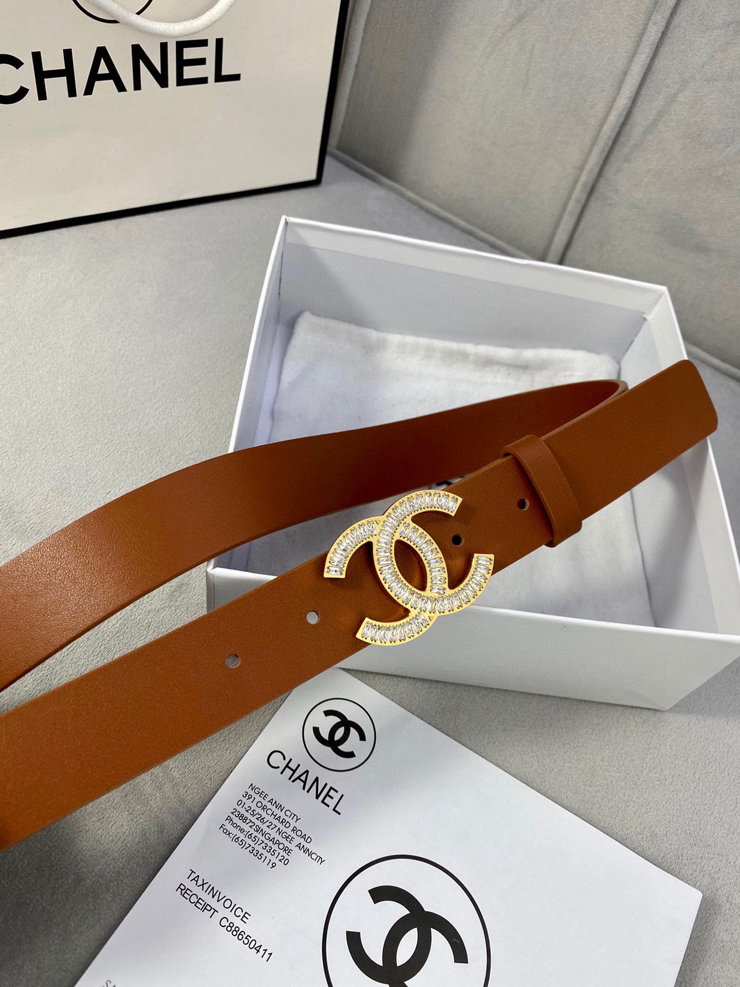  宽度3.0cm Chanel （香奈儿）女士腰带皮带新款柔软的进口小牛皮金 银色方钻金属钢扣。