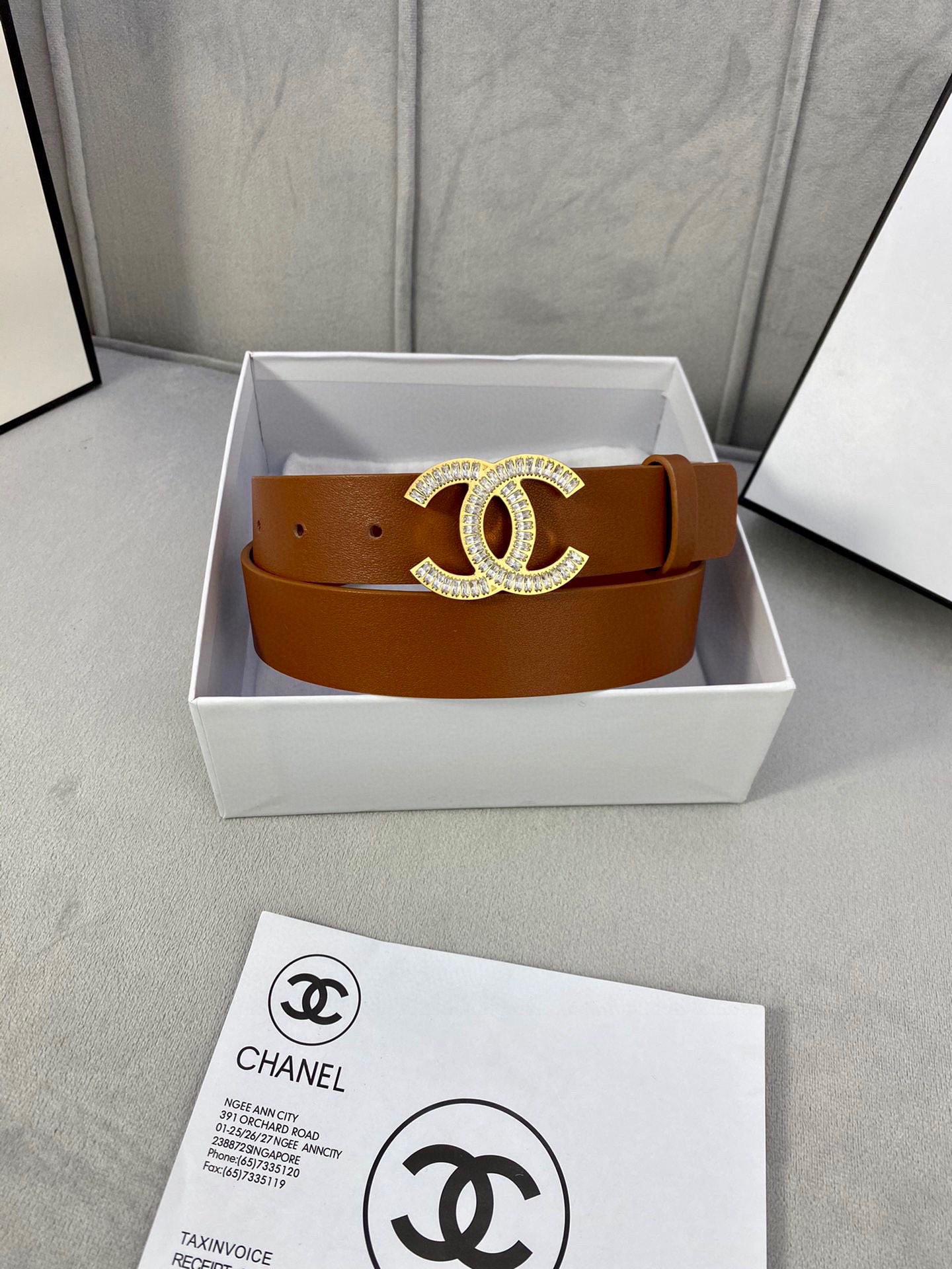  宽度3.0cm Chanel （香奈儿）女士腰带皮带新款柔软的进口小牛皮金 银色方钻金属钢扣。