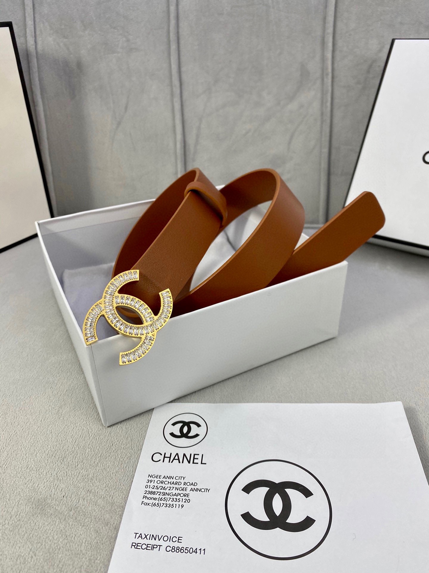  宽度3.0cm Chanel （香奈儿）女士腰带皮带新款柔软的进口小牛皮金 银色方钻金属钢扣。