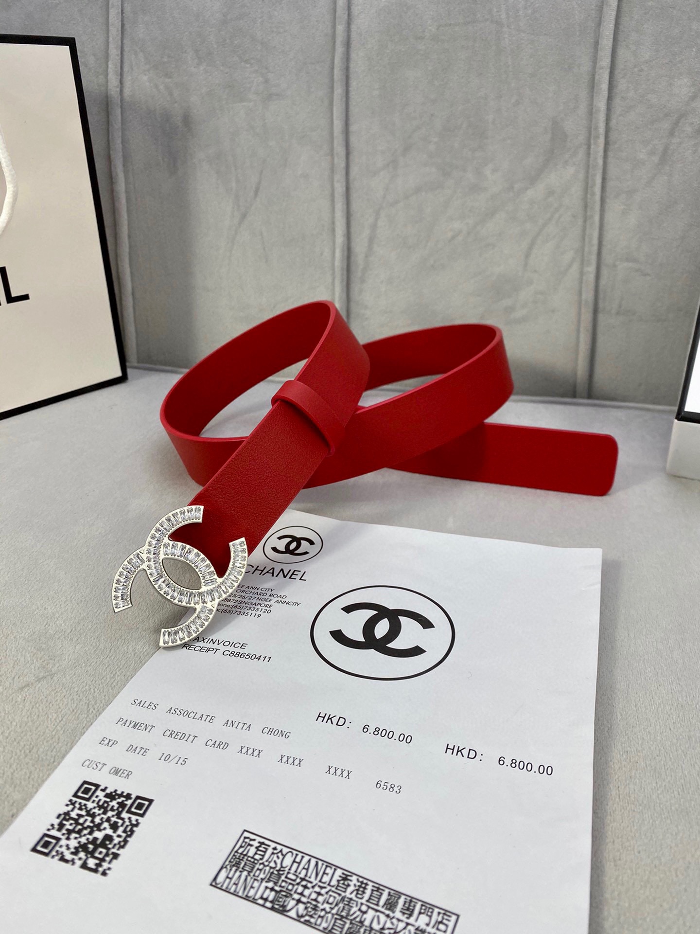  宽度3.0cm Chanel （香奈儿）女士腰带皮带新款柔软的进口小牛皮金 银色方钻金属钢扣。