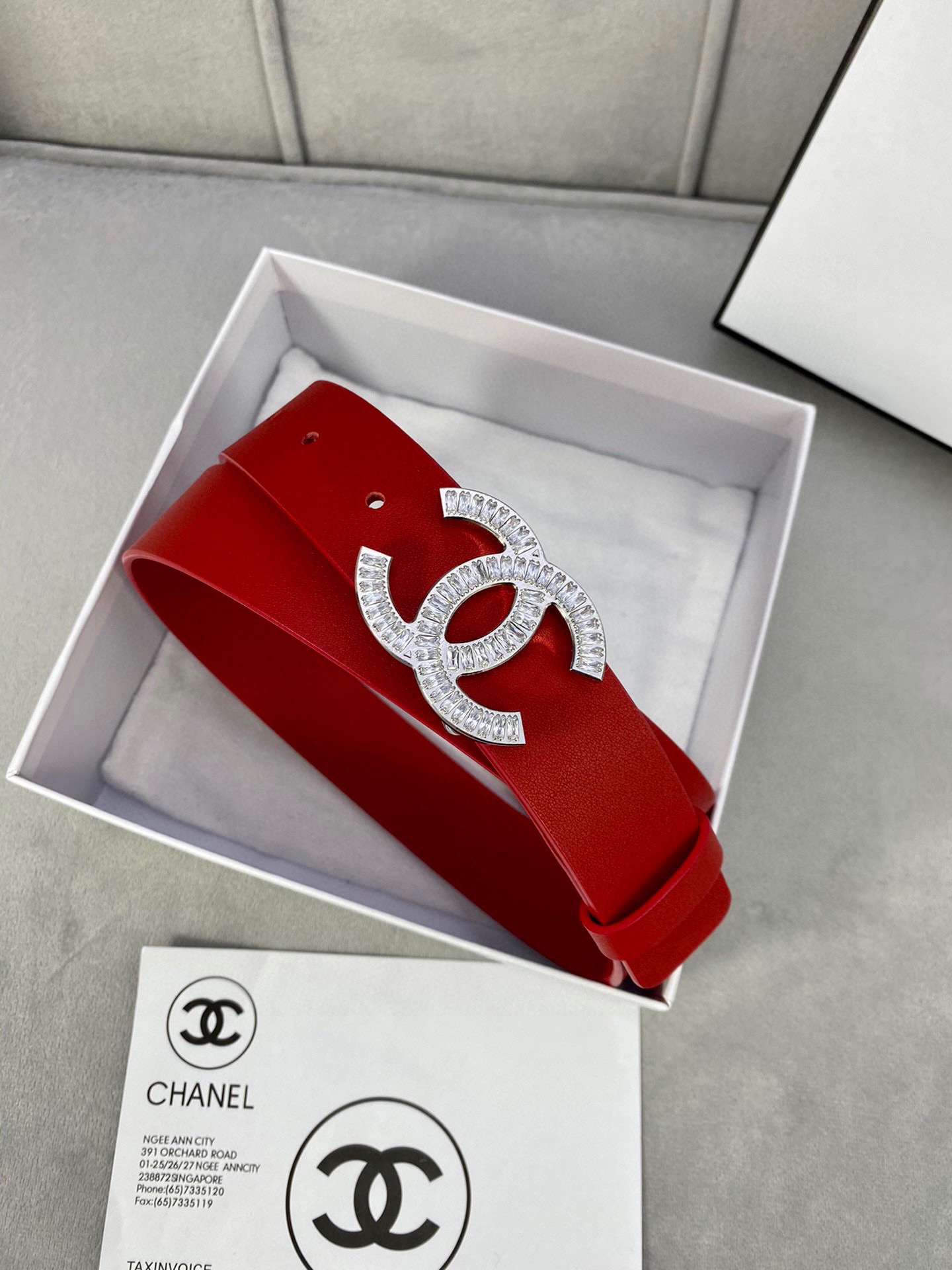  宽度3.0cm Chanel （香奈儿）女士腰带皮带新款柔软的进口小牛皮金 银色方钻金属钢扣。