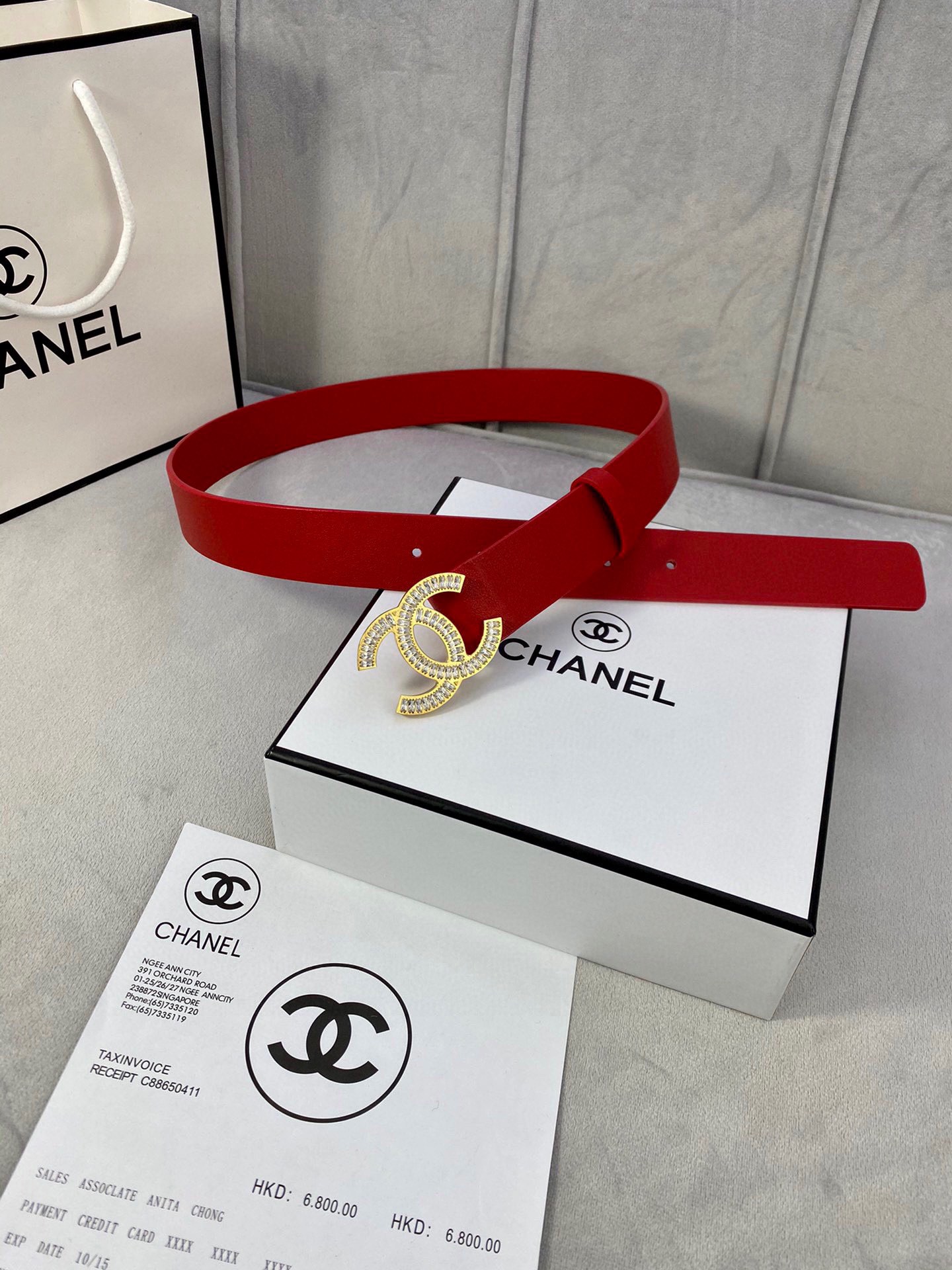  宽度3.0cm Chanel （香奈儿）女士腰带皮带新款柔软的进口小牛皮金 银色方钻金属钢扣。
