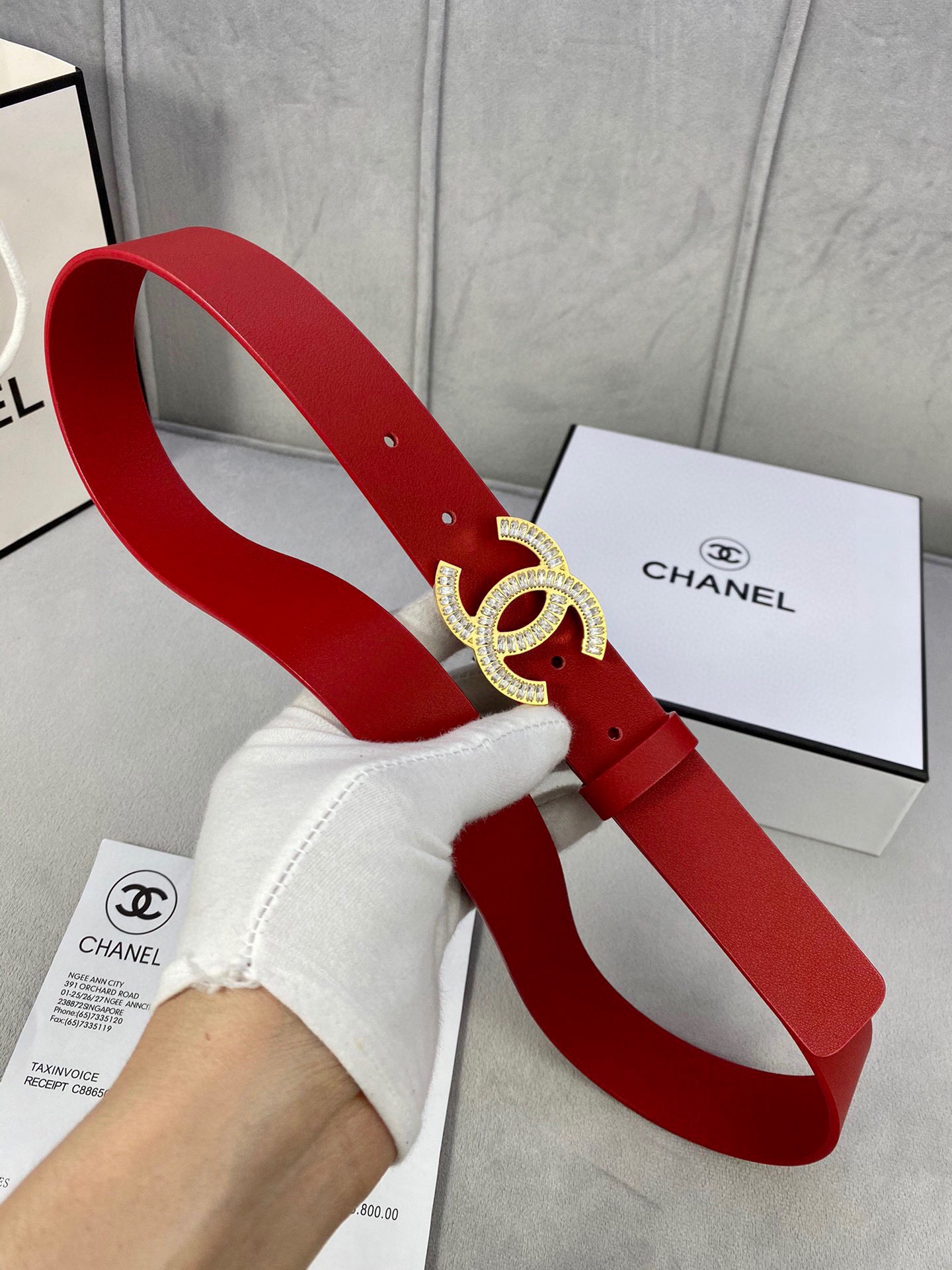  宽度3.0cm Chanel （香奈儿）女士腰带皮带新款柔软的进口小牛皮金 银色方钻金属钢扣。