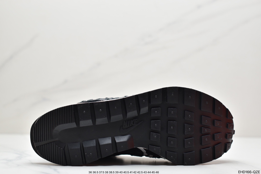 410 Jean Paul Gaultier x sacai x NIKE VaporWaffle ”Multi-Color” 三方联名合作款经典华夫缝合中帮跑鞋 DH9186-200