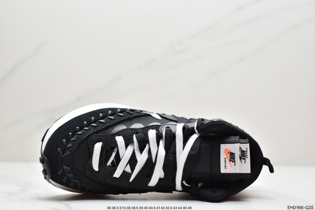 410 Jean Paul Gaultier x sacai x NIKE VaporWaffle ”Multi-Color” 三方联名合作款经典华夫缝合中帮跑鞋 DH9186-200