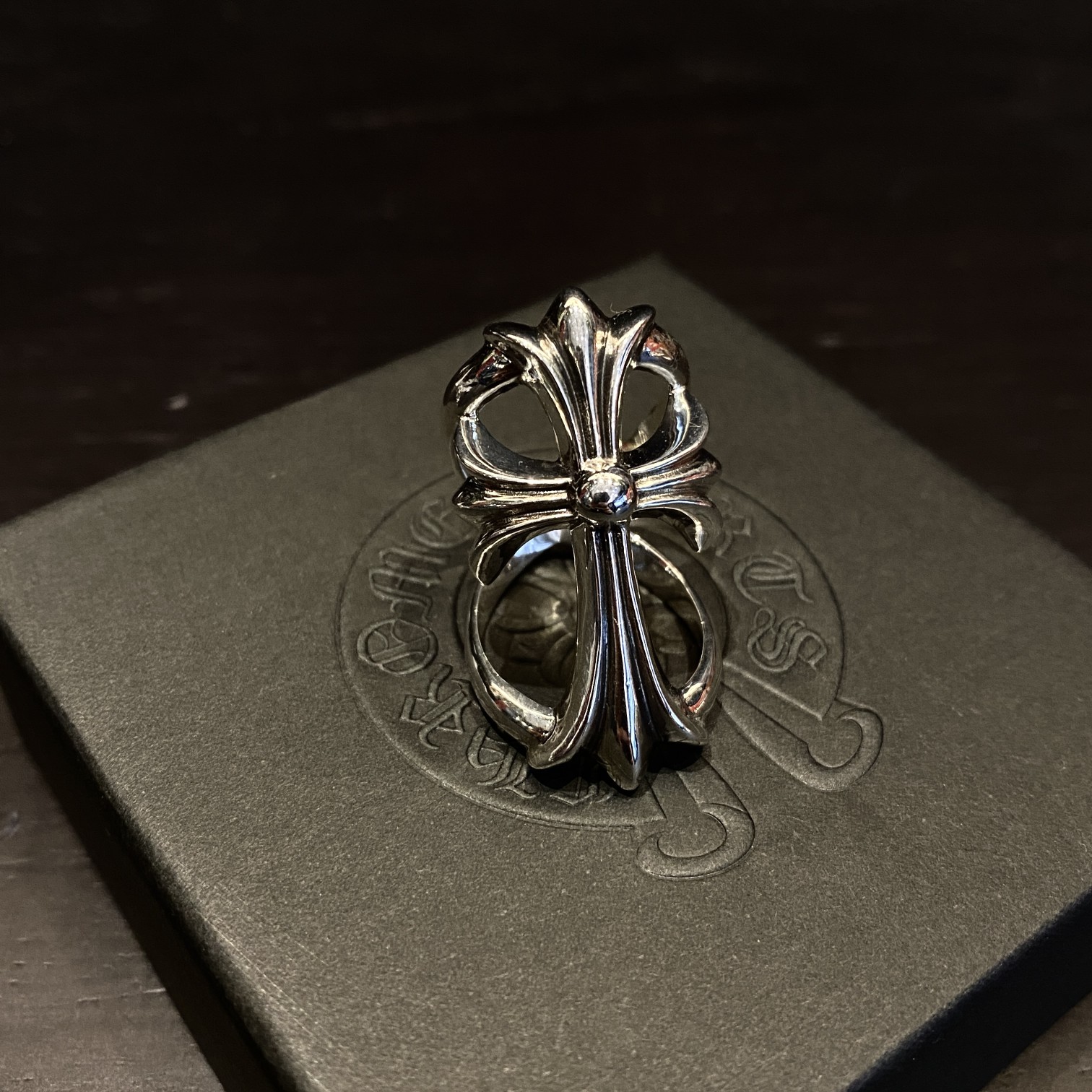 Chrome Hearts 𝐂𝐡𝐫𝐨𝐦𝐞 𝐡𝐞𝐚𝐫𝐭𝐬 克罗心 大十字架镂空戒指