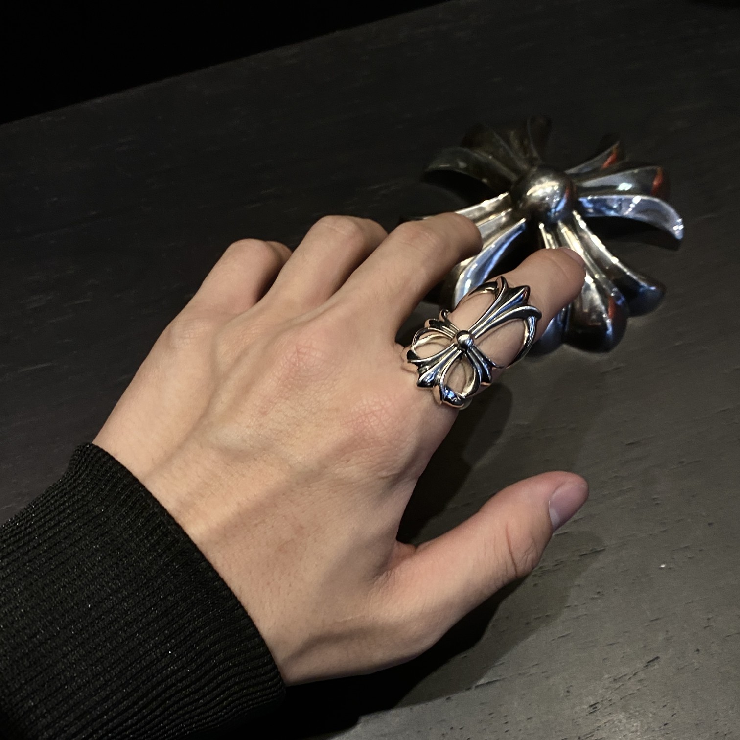 Chrome Hearts 𝐂𝐡𝐫𝐨𝐦𝐞 𝐡𝐞𝐚𝐫𝐭𝐬 克罗心 大十字架镂空戒指