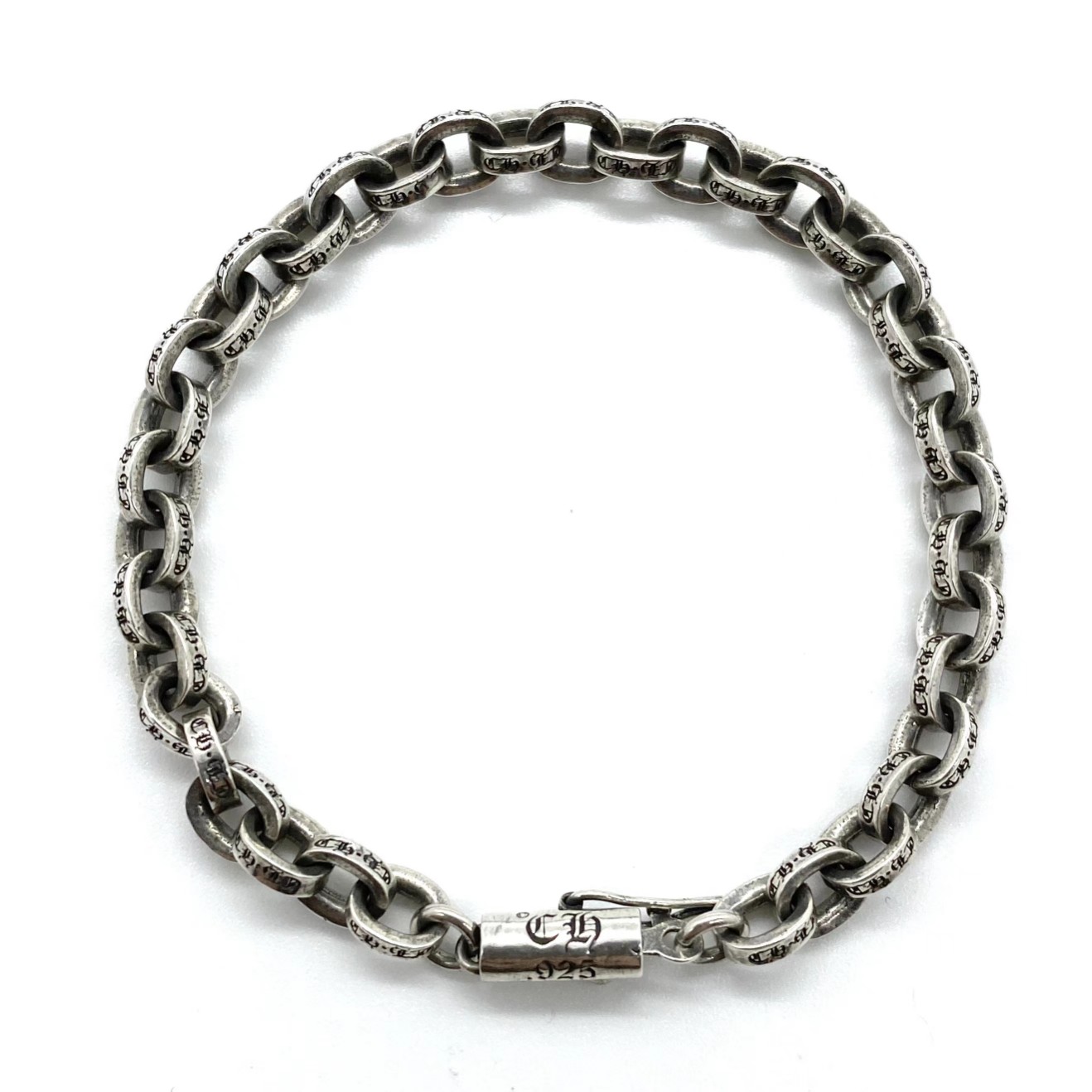 NO:385718,Croxin CH letter bracelet, consistent zp sterling silver 925 material, material supports identification by any authoritative organization, same style for men and women, a very cost-effective bracelet, weight and texture details are completely comparable to zp: 16.18.20.22# Code 300290, jewelry quality, chrome hearts, bracelet, pure silver19860909克罗心CH字母手链 一致zp纯银925材质,材质支持任何权威机构鉴定 男女同款 性价比非常高的手链 重量跟质感细节完全可以媲美zp :16.18.20.22# 编码300290,饰品精品,chrome hearts,bracelet,pure silver,Jewelry