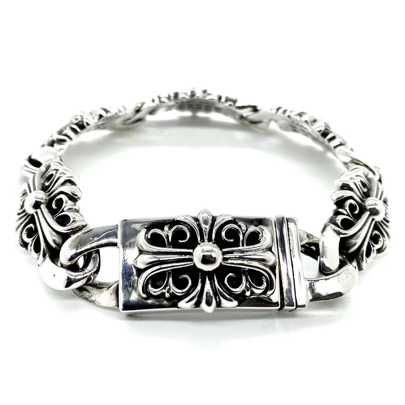 Chrome Hearts 𝐂𝐡𝐫𝐨𝐦𝐞 𝐡𝐞𝐚𝐫𝐭𝐬 克罗心 十字花守卫者大手链
