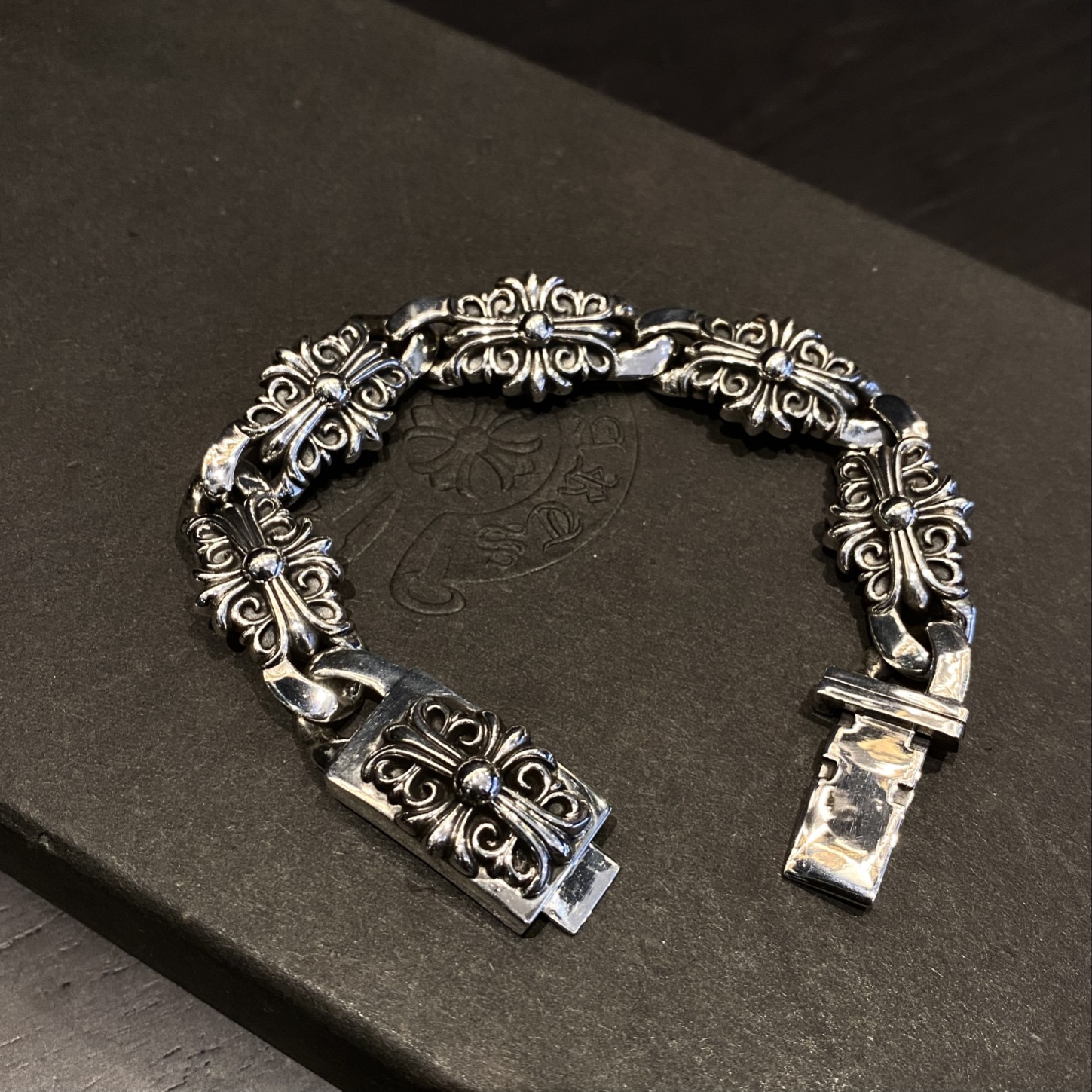Chrome Hearts 𝐂𝐡𝐫𝐨𝐦𝐞 𝐡𝐞𝐚𝐫𝐭𝐬 克罗心 十字花守卫者大手链