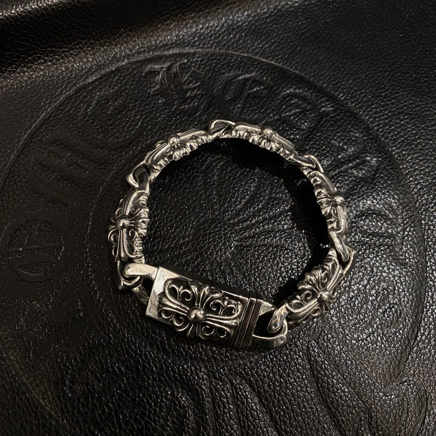 Chrome Hearts 𝐂𝐡𝐫𝐨𝐦𝐞 𝐡𝐞𝐚𝐫𝐭𝐬 克罗心 十字花守卫者大手链