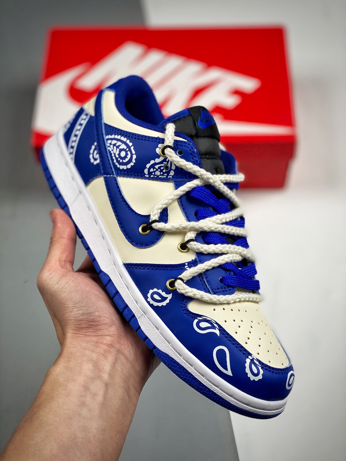 Nike SB Dunk Low Lot "Blue/White Paisleye" azul marino y blanco con cordones de patrón paisley, material de capa superi…
