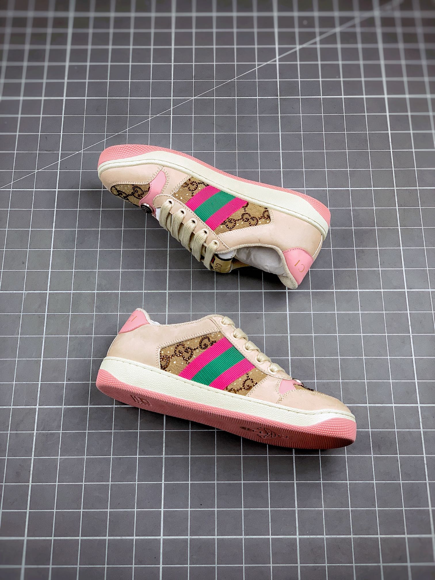 550 Gucci Distressed Screener sneaker古驰小脏鞋系列