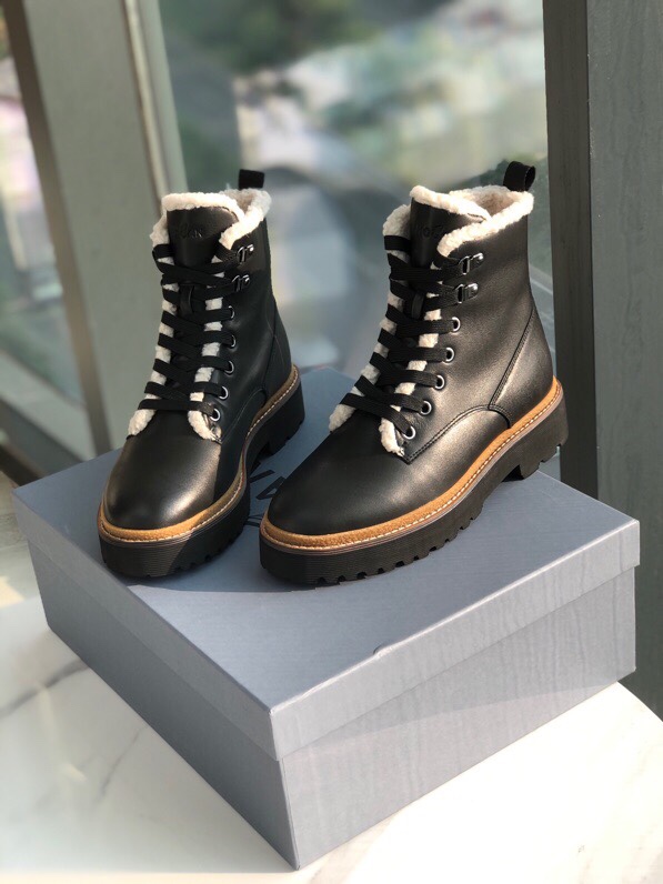 Warm Cow Skin Martin’s Boots for Autumn at Hogan Falls with Wool Lining. - 图片 4