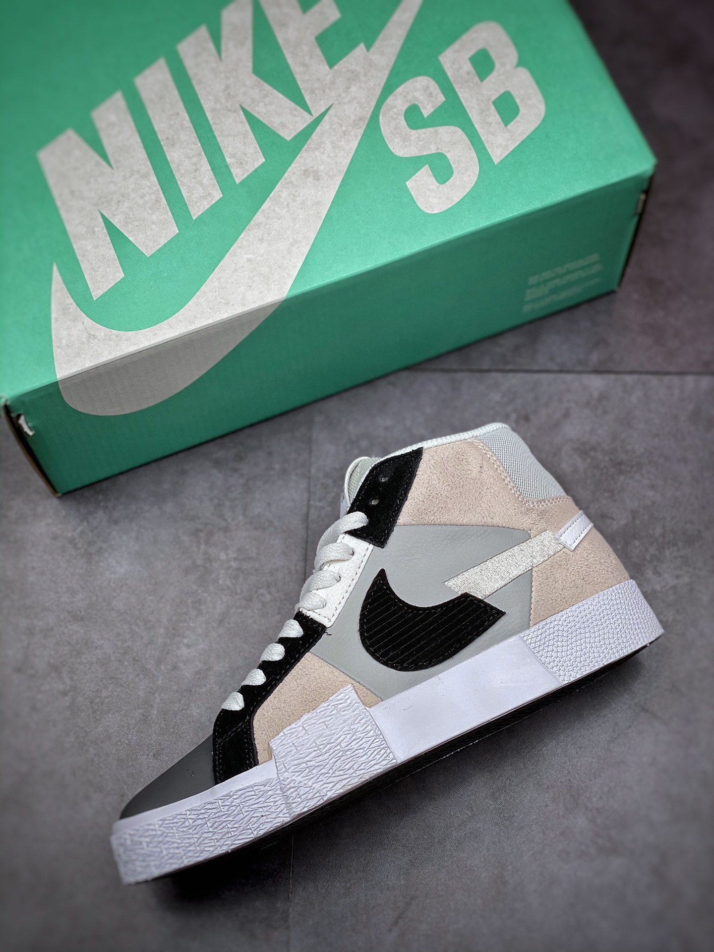 180 NIKE Blazer Mid 灯芯绒解构 开拓者系列 DA8854-700