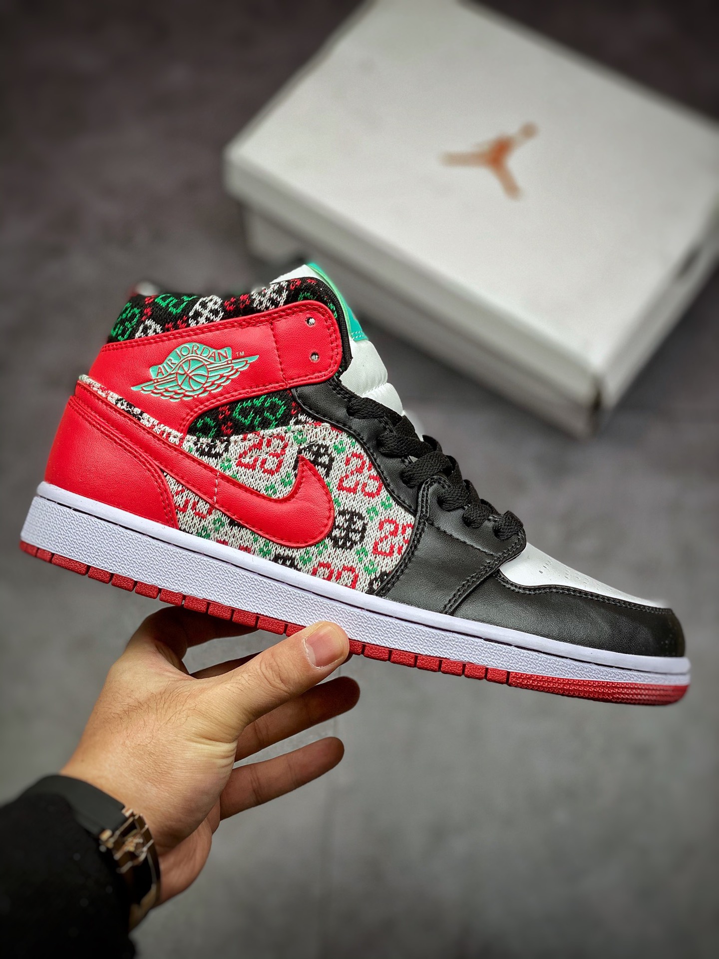 240 Air Jordan 1 Mid AJ中帮篮球鞋 圣诞丑毛衣DM1208-150