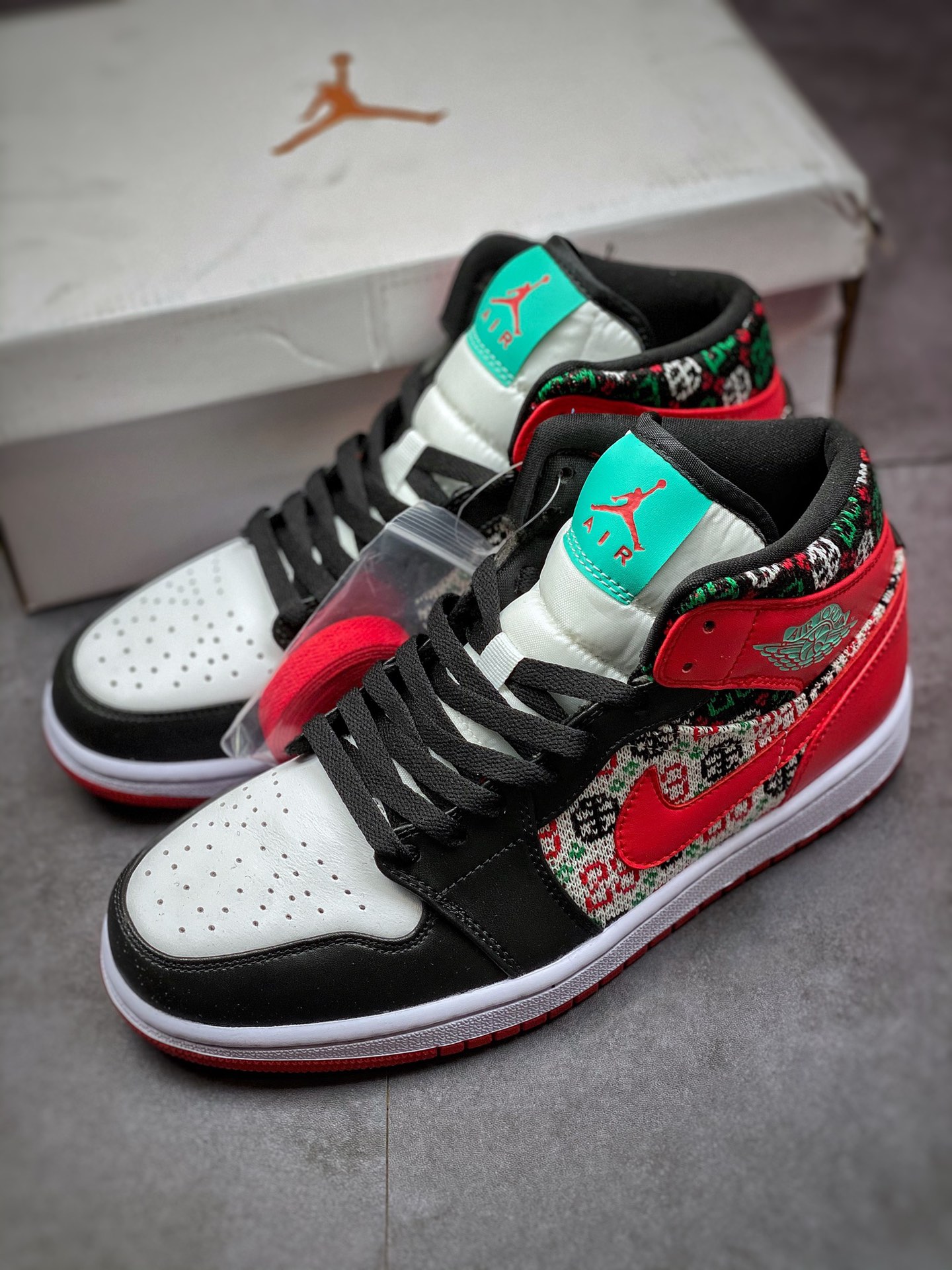240 Air Jordan 1 Mid AJ中帮篮球鞋 圣诞丑毛衣DM1208-150