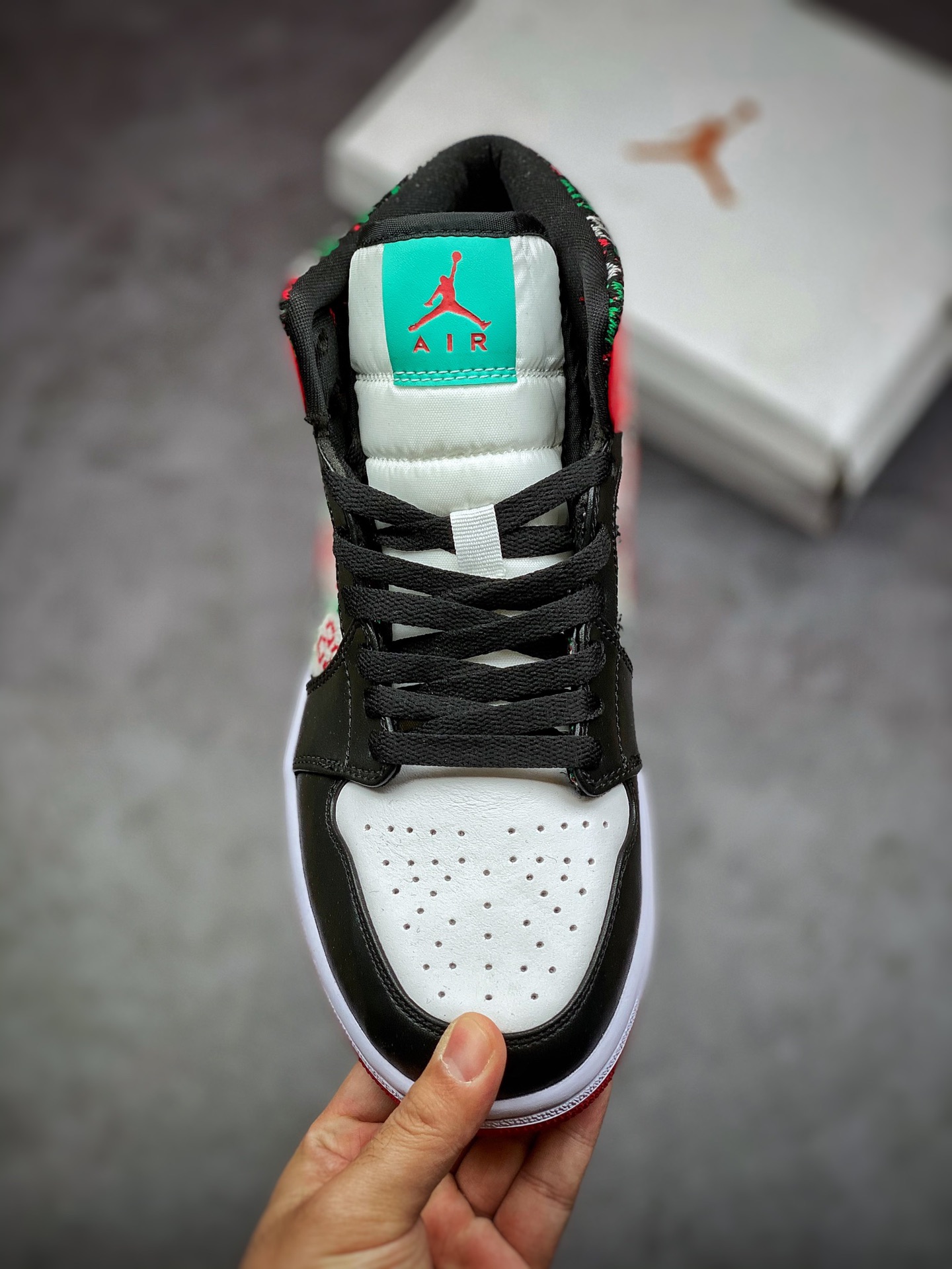 240 Air Jordan 1 Mid AJ中帮篮球鞋 圣诞丑毛衣DM1208-150