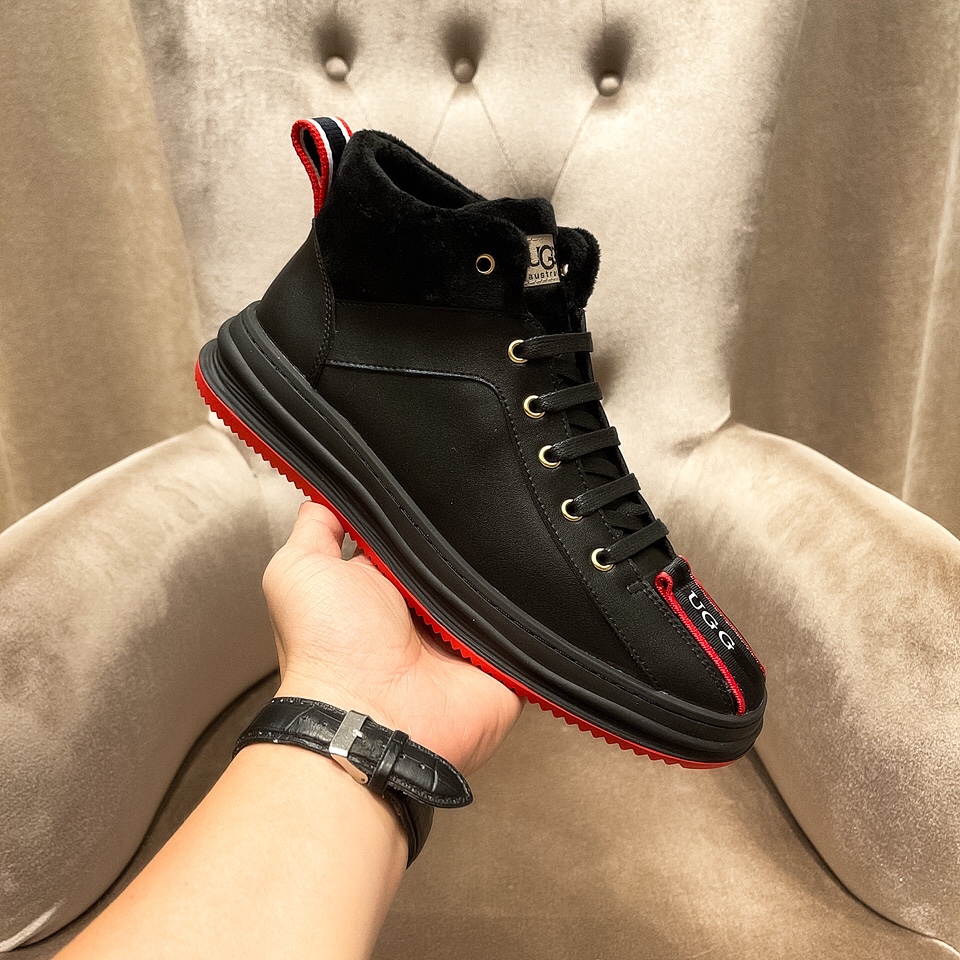 J0 UGG绒毛内里，高端大气上档次，引爆全场不断创新的国际品牌 ，此款男士靴子可比专柜，专柜一比一牛皮材质，绒毛垫脚➕橡胶防滑大底，透气舒适以质量说话👄