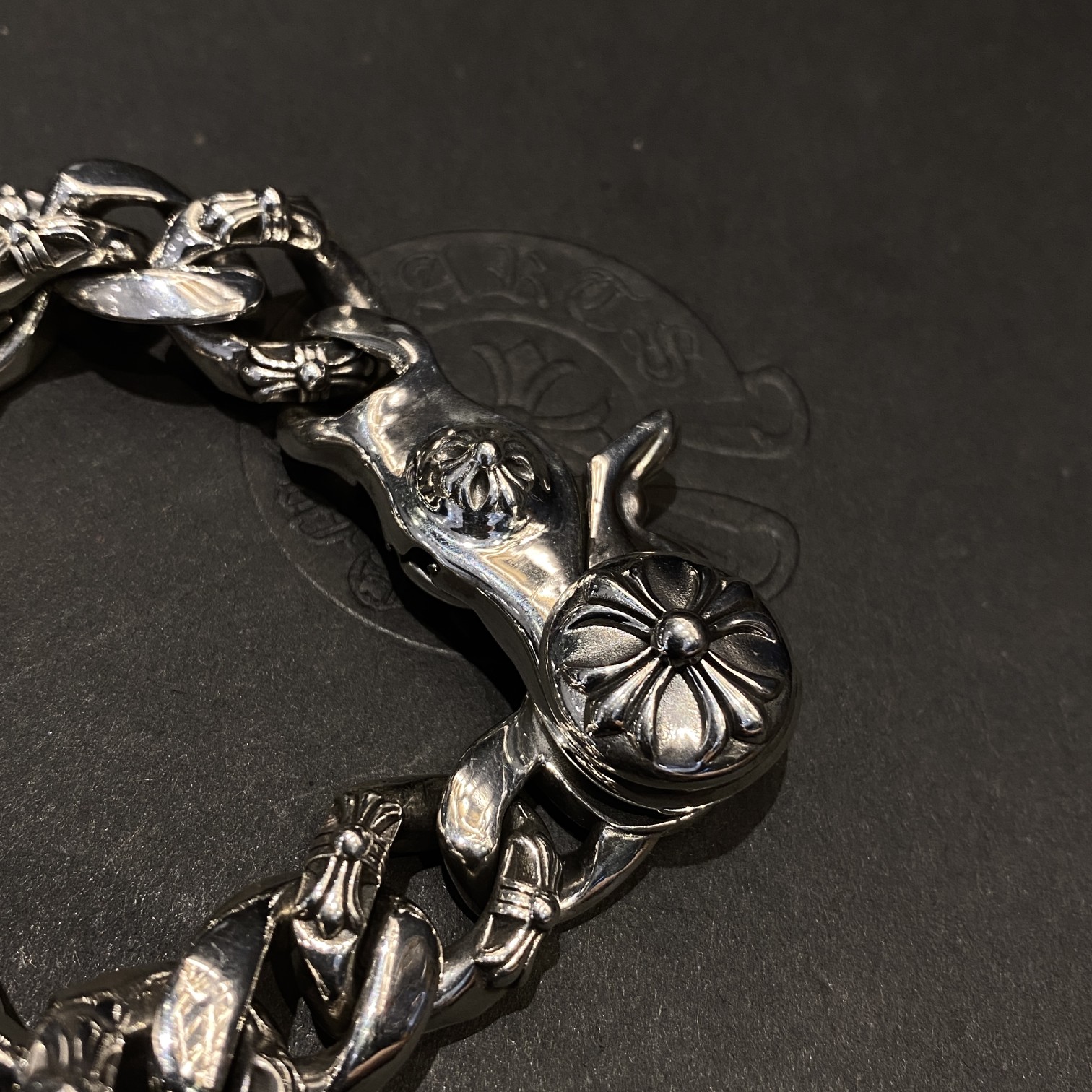 Chrome Hearts 𝗖𝗵𝗿𝗼𝗺𝗲 𝗛𝗲𝗮𝗿𝘁𝘀 克罗心半花十字牌虾扣手链