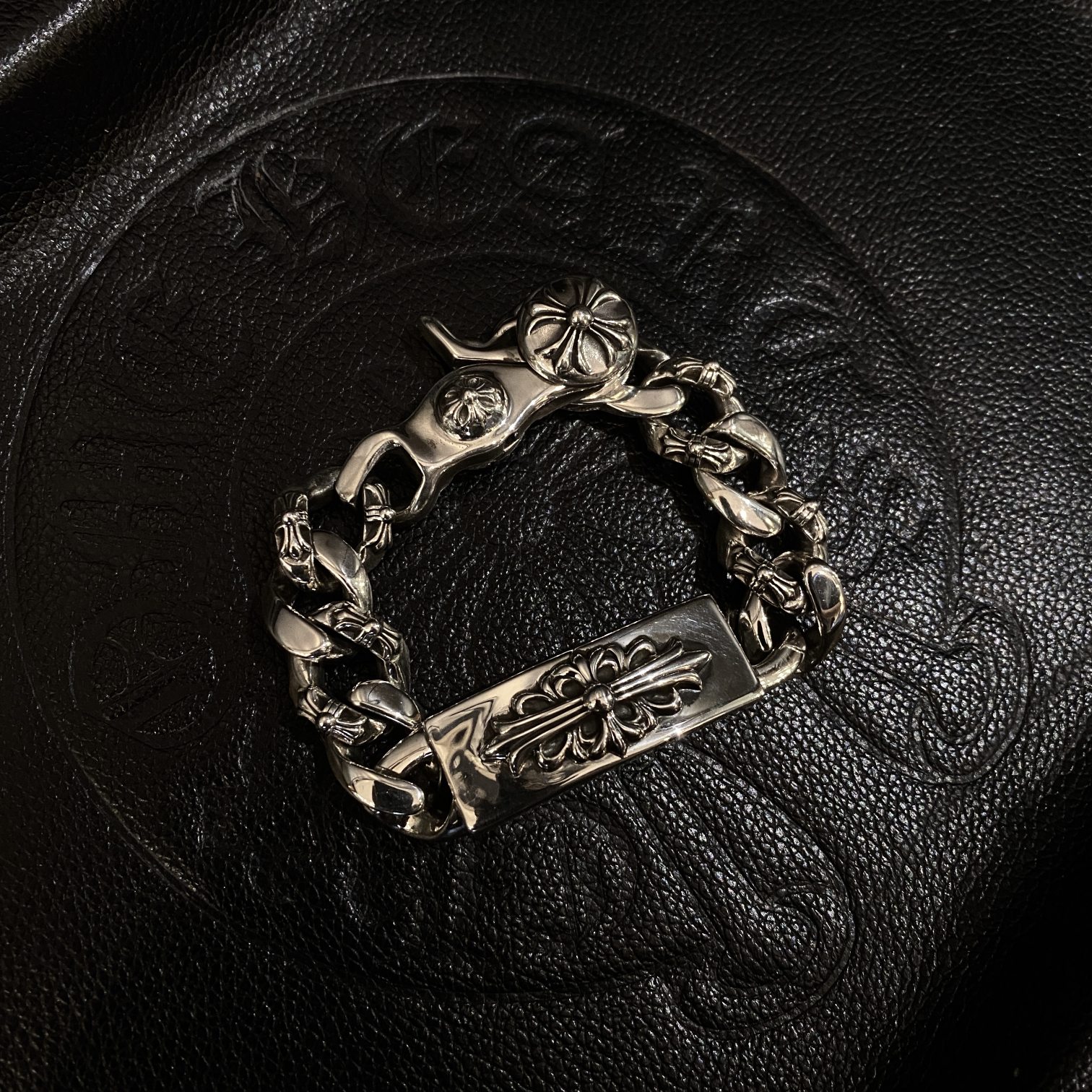 Chrome Hearts 𝗖𝗵𝗿𝗼𝗺𝗲 𝗛𝗲𝗮𝗿𝘁𝘀 克罗心半花十字牌虾扣手链