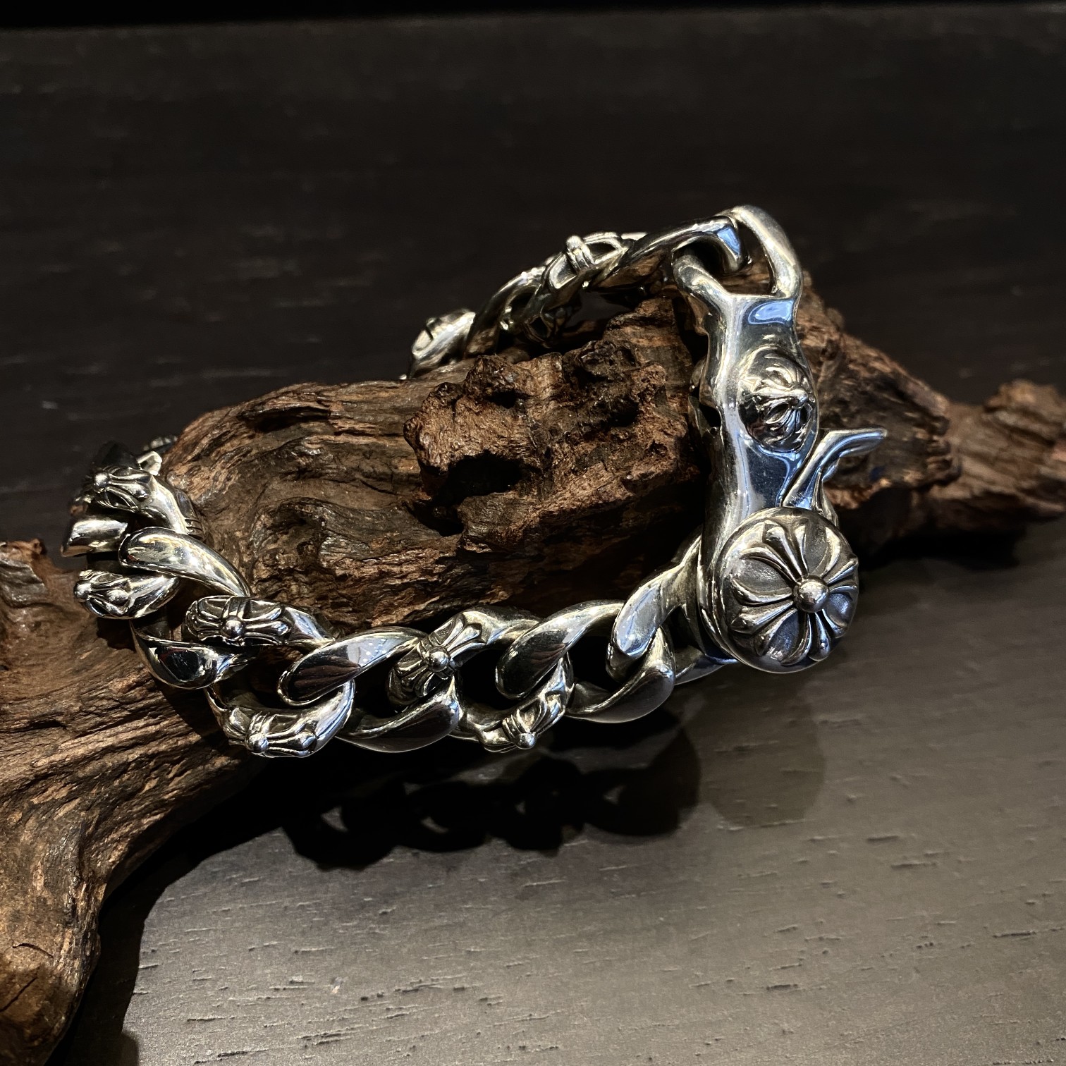 Chrome Hearts 𝗖𝗵𝗿𝗼𝗺𝗲 𝗛𝗲𝗮𝗿𝘁𝘀 克罗心半花虾扣大手链