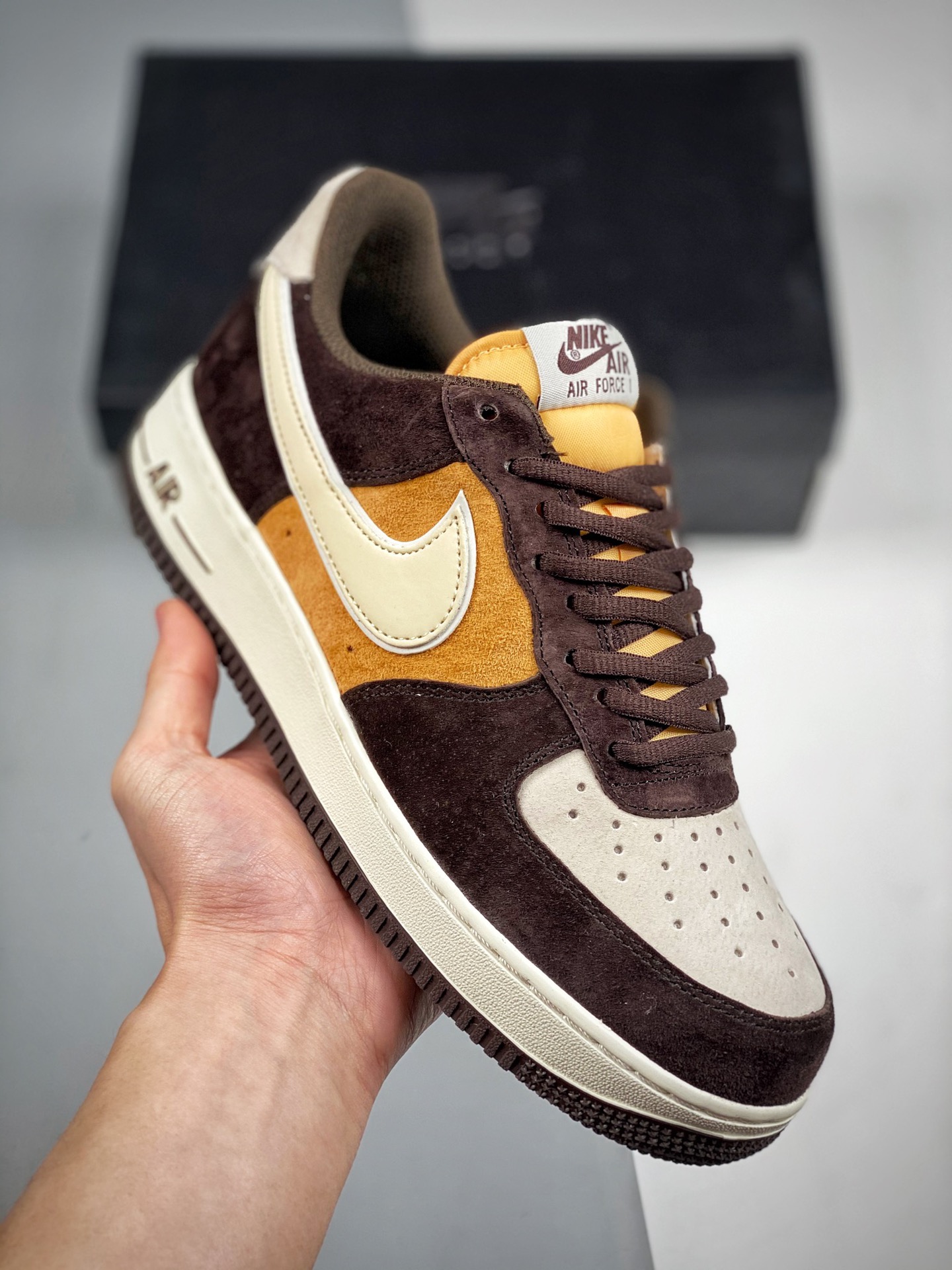 Nike Air Force 1 Low ’07 米黄棕 原楦头原纸板 打造纯正空军版型 专注外贸渠道 全掌内置蜂窝气垫 #原盒配件 原厂中底钢印、拉帮完美 官方货号：NT9986-008 Size：36 36.5 37.5 38 38.…