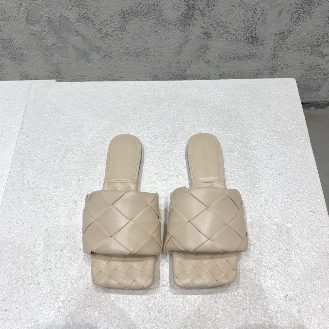 Bottega Veneta Intrecciato Lambskin Flat Slide Sandals