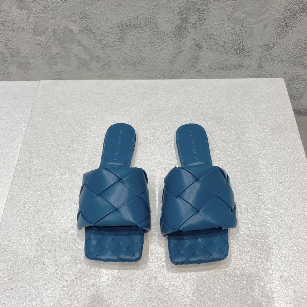 Bottega Veneta Intrecciato Mules plates en cuir d'agneau