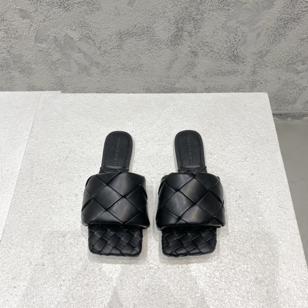 Bottega Veneta Intrecciato Flat Sandals Lambskin