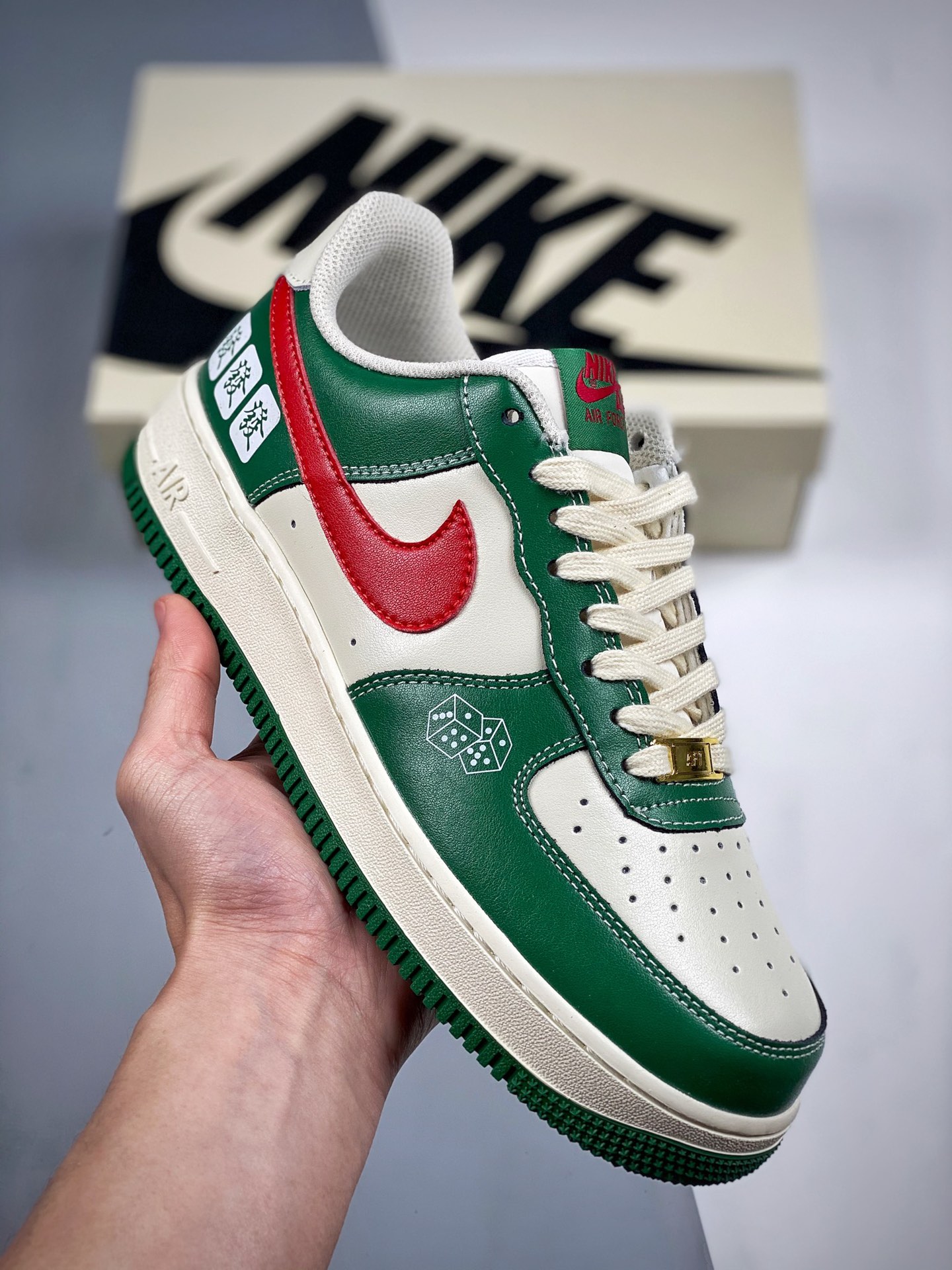 Nk Air Force 1'07 Low “麻将 发财” 原楦头原纸板 打造纯正空军版型 专注外贸渠道 全掌内置蜂窝气垫 #原盒配件 原厂中底钢印、拉帮完美 官方货号：CW2288-666 Size：36 36.5 37.5 38 38…