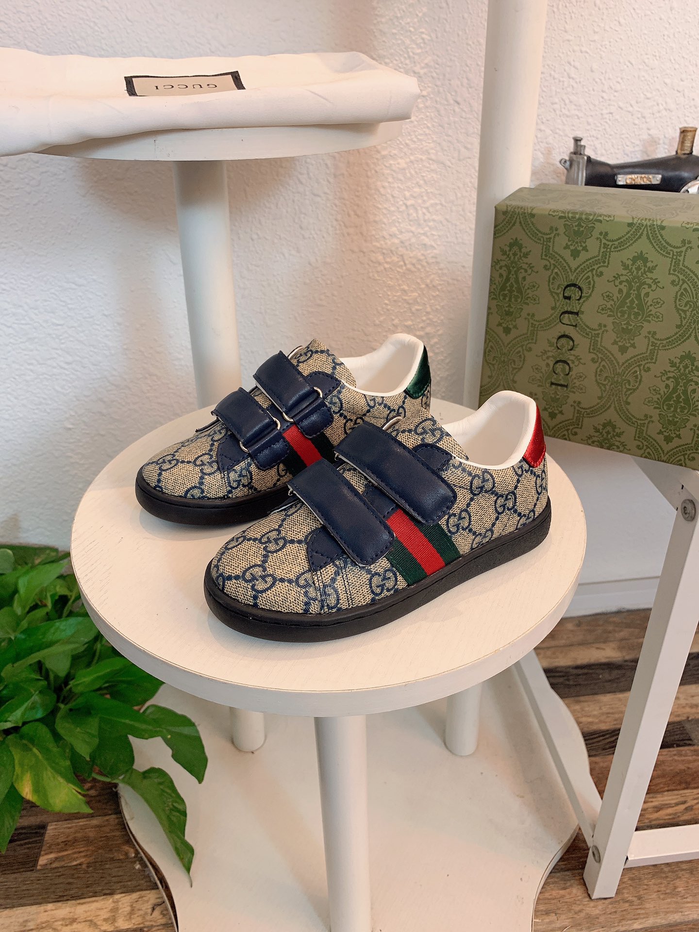 NO:211137,Guqi GUCCI [Sheepskin Inner], original material, breathable sheepskin Inner, original board anti-slip rubber bottom, fine workmanship Original last, comfortable to put on foot Size: 23-35, gucci, sheepskin,19860909古奇GUCCI【羊皮内里】,原版材质,透气羊皮里,原板防滑橡胶大底,做工精细 原版楦型 上脚舒适 码数:23一35,,gucci,sheepskin,,Children's