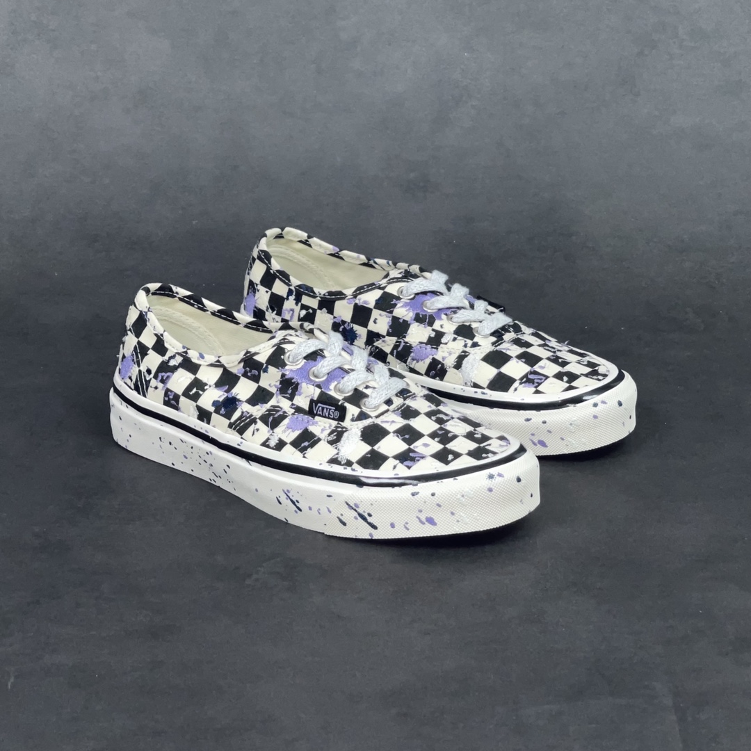 G0 Vans Authentic 安纳海姆系列 刺绣泼墨这款棋盘格太好看了吧 棋盘格系列里面的天花板 呜呜呜鞋面多色刺绣+侧边泼墨的设计 太别出心裁了 个性十足 质感拉满 时尚百搭 !集美们快快快 美美哒官方