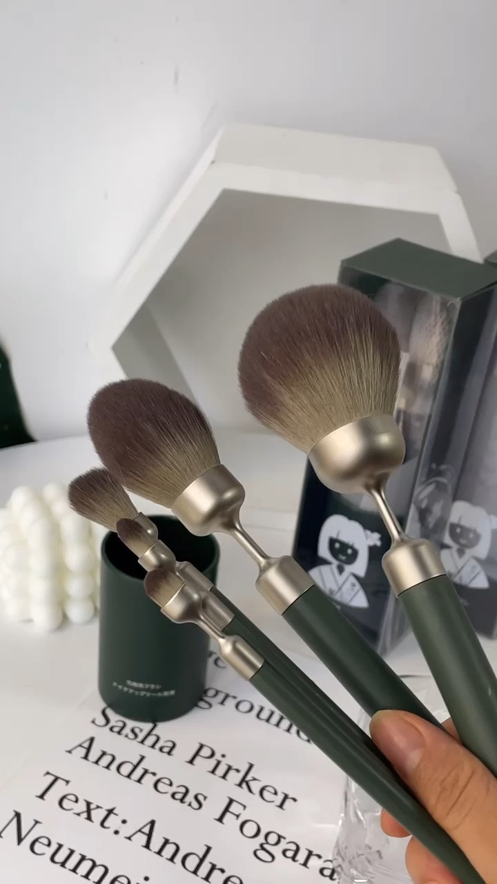 Comfortable grip, full makeup without tiring handsA perfect sense of - BeautyMakeUp