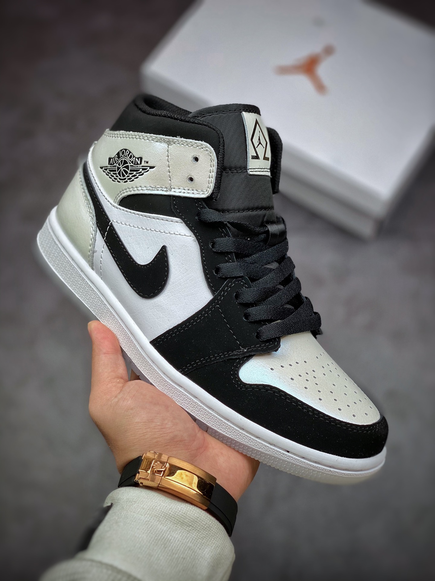 Air Jordan 1 MID White Black Diamond Tmall Foreign Trade Customer Order DH6933-100