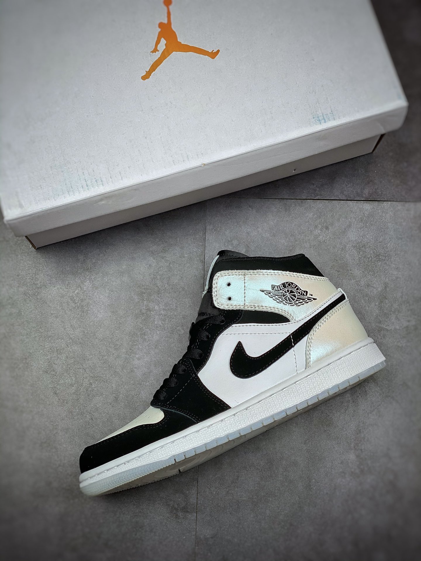 Air Jordan 1 MID White Black Diamond Tmall Foreign Trade Customer Order DH6933-100