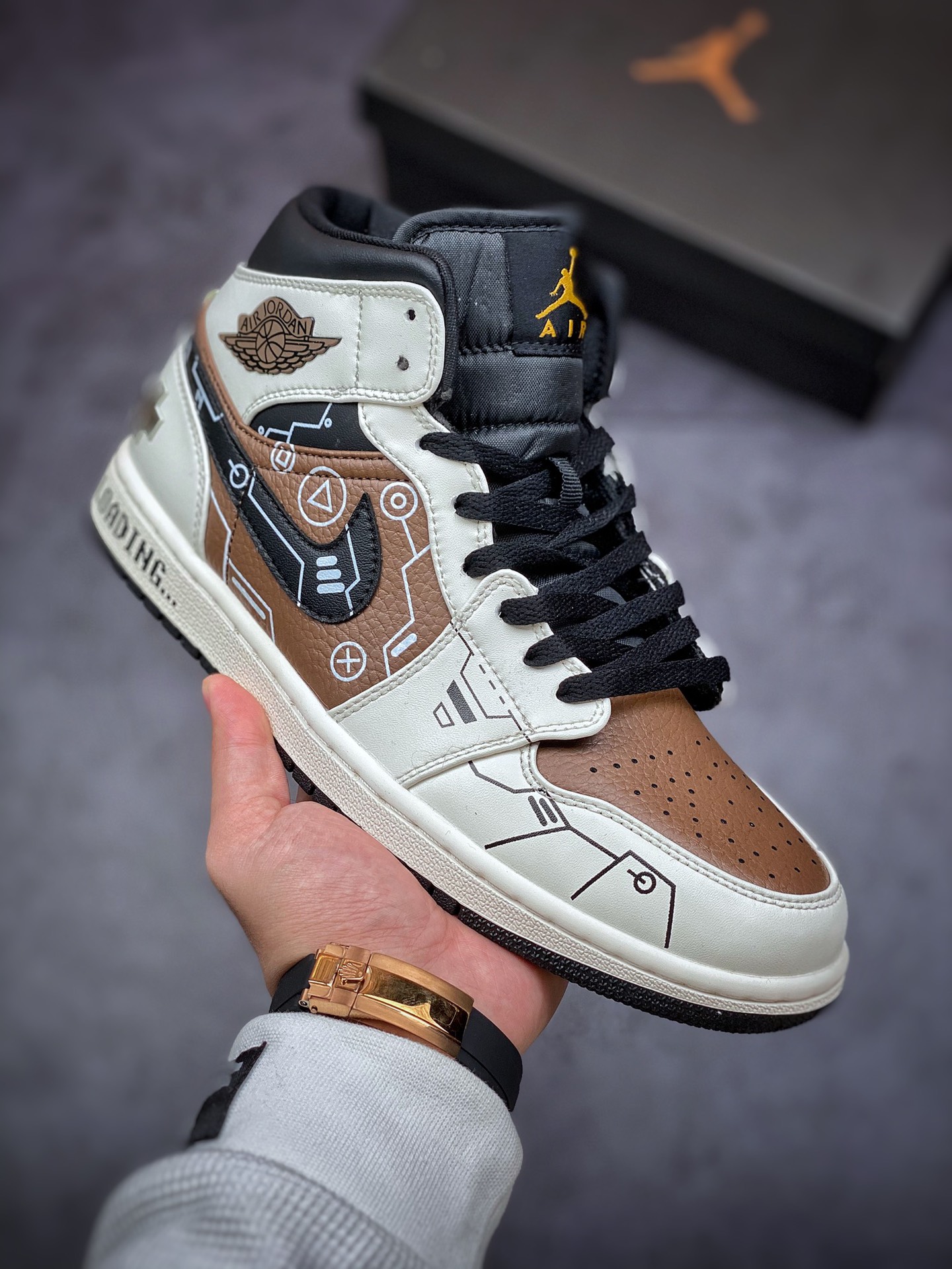 240 AirJordan1Mid摩卡电玩立体按键游戏机vibe做旧风男款白棕554724-170（