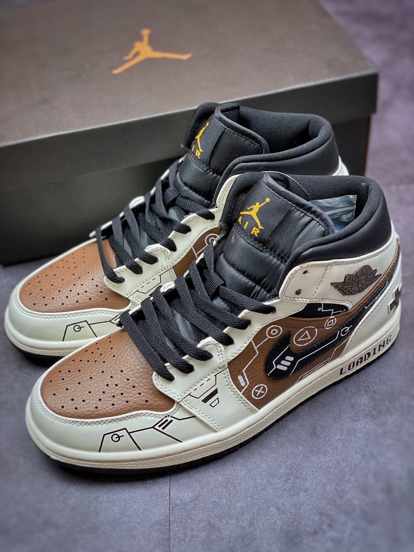 240 AirJordan1Mid摩卡电玩立体按键游戏机vibe做旧风男款白棕554724-170（