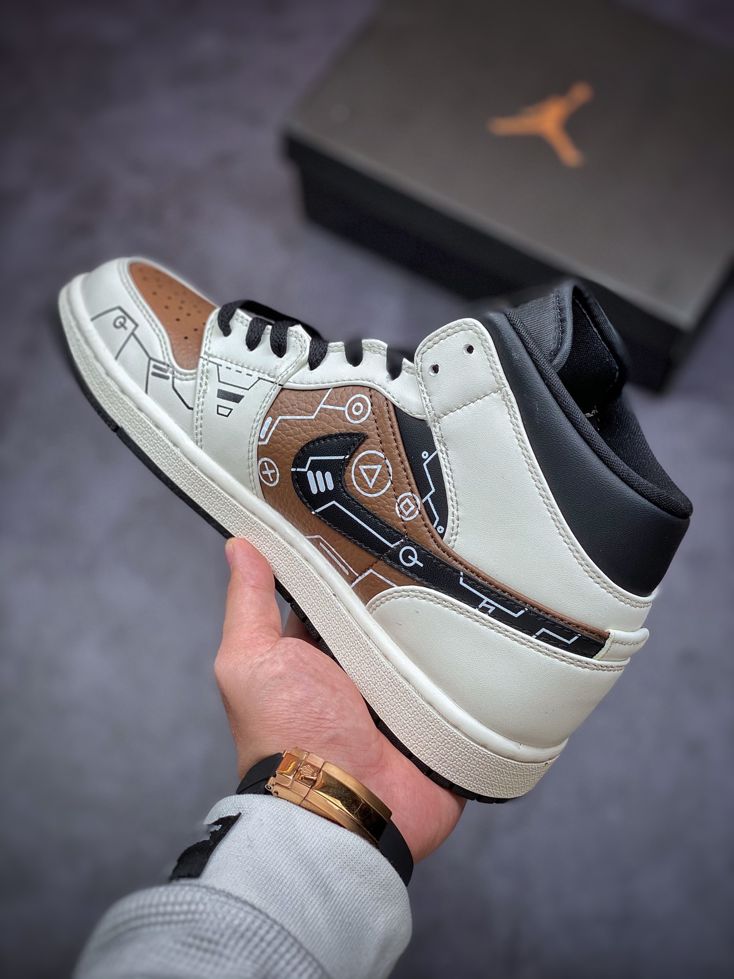 240 AirJordan1Mid摩卡电玩立体按键游戏机vibe做旧风男款白棕554724-170（