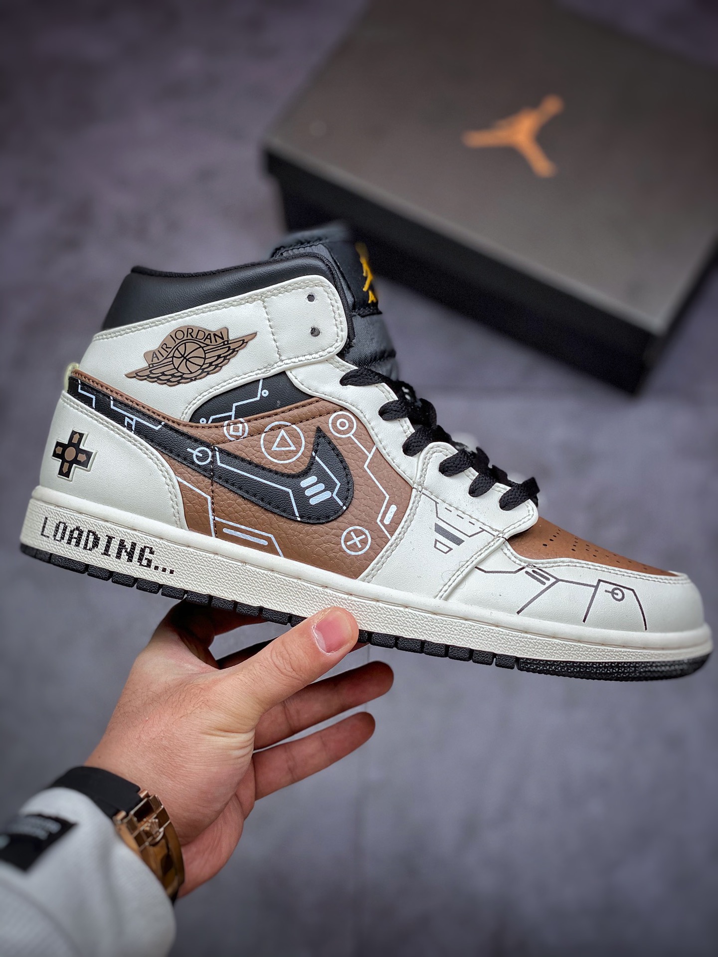 240 AirJordan1Mid摩卡电玩立体按键游戏机vibe做旧风男款白棕554724-170（