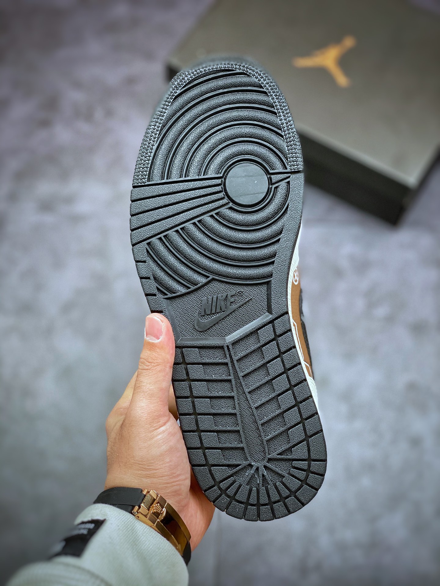 240 AirJordan1Mid摩卡电玩立体按键游戏机vibe做旧风男款白棕554724-170（