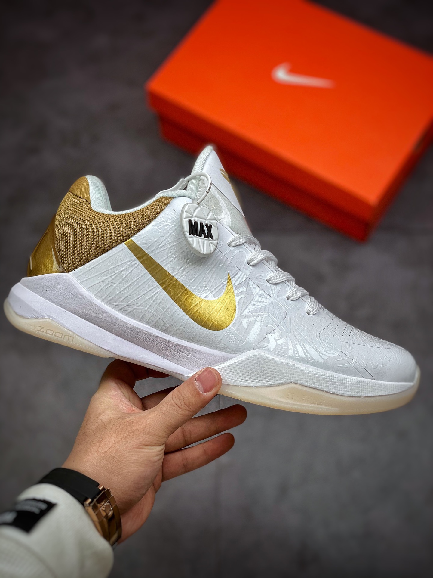 270 科比5 Nike Zoom Kobe V Big Stage Home 白金 复刻实战运动低帮文化篮球鞋 386429-108