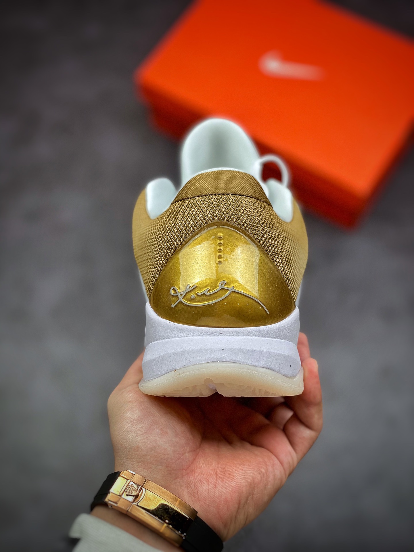 270 科比5 Nike Zoom Kobe V Big Stage Home 白金 复刻实战运动低帮文化篮球鞋 386429-108