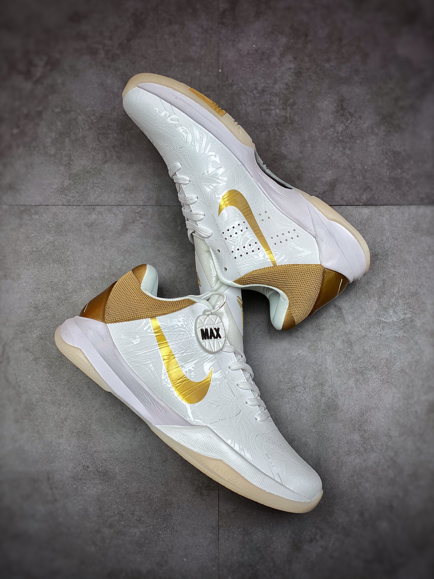 270 科比5 Nike Zoom Kobe V Big Stage Home 白金 复刻实战运动低帮文化篮球鞋 386429-108