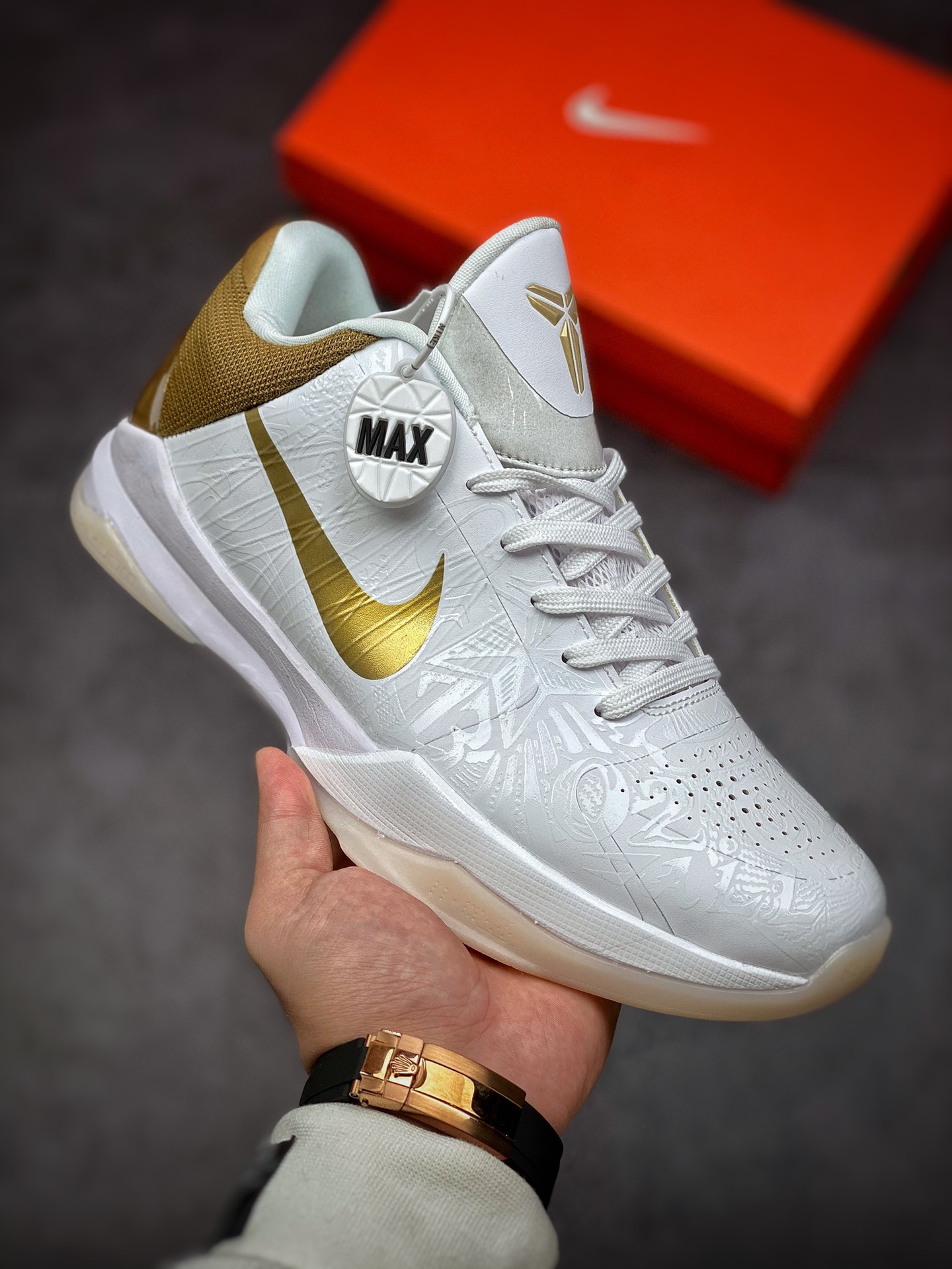 270 科比5 Nike Zoom Kobe V Big Stage Home 白金 复刻实战运动低帮文化篮球鞋 386429-108