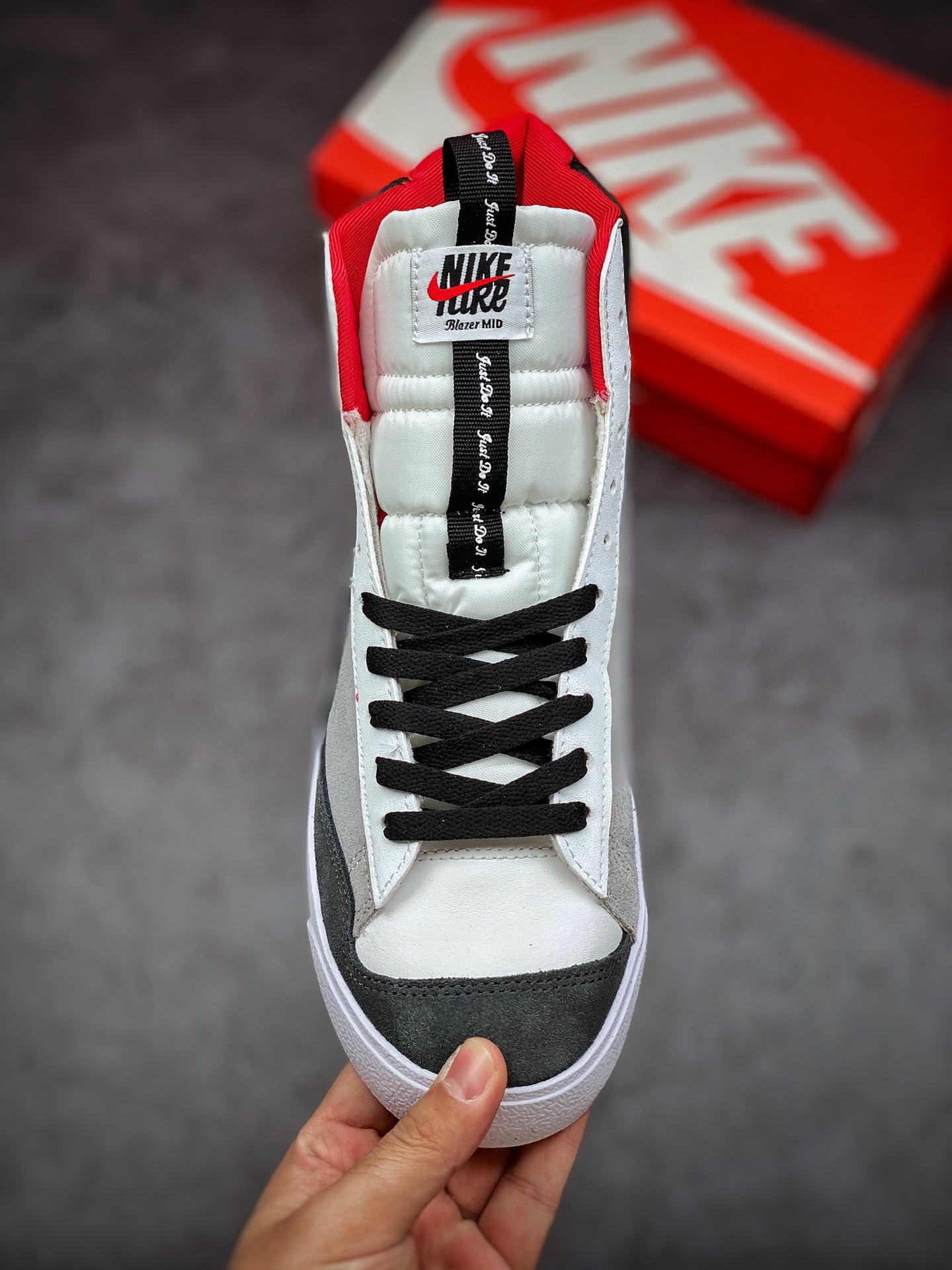 160 NIKE Blazer Mid 黑灰白 开拓者系列 DH8640-100