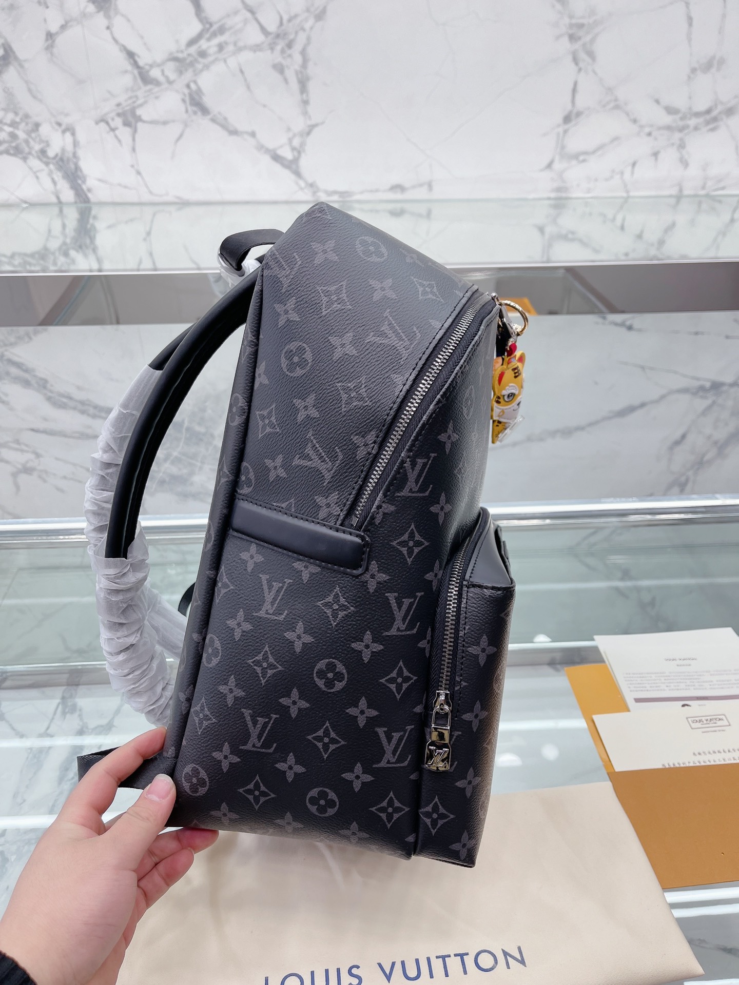 Stylish LV Discovery Shoulder Bag for Men: Practical, High Quality, Perfect Gift - 图片 7