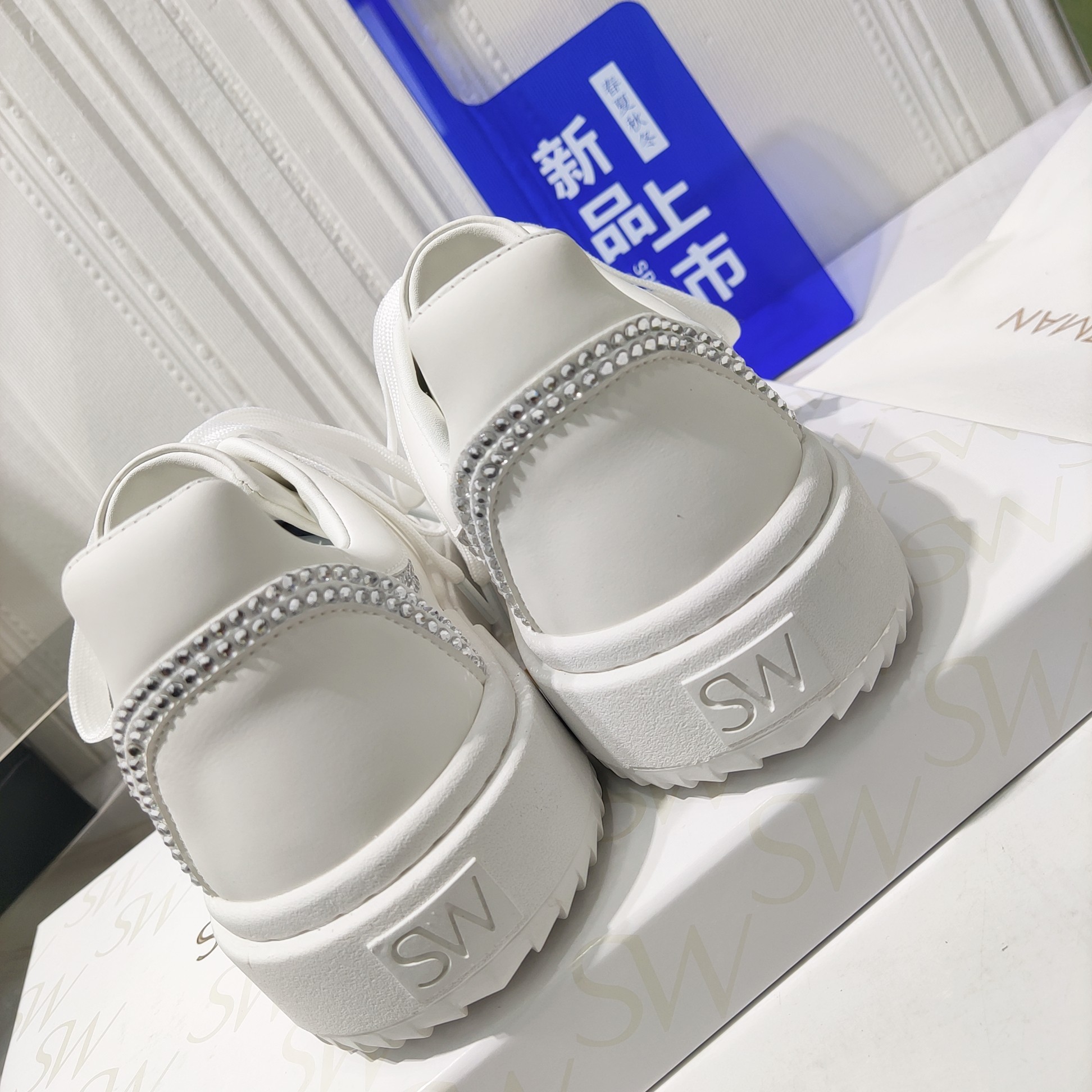 独家首发STUARTWEITZMAN