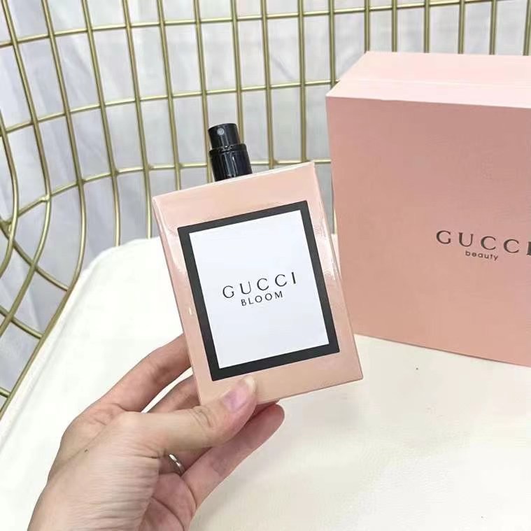 Gucci Beauty Set: Perfume, Lipstick & Comb - Luxurious Gift Set 5 i1640500118 2277 3