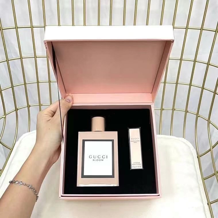 Gucci Beauty Set: Perfume, Lipstick & Comb - Luxurious Gift Set 4 i1640500118 4553 2